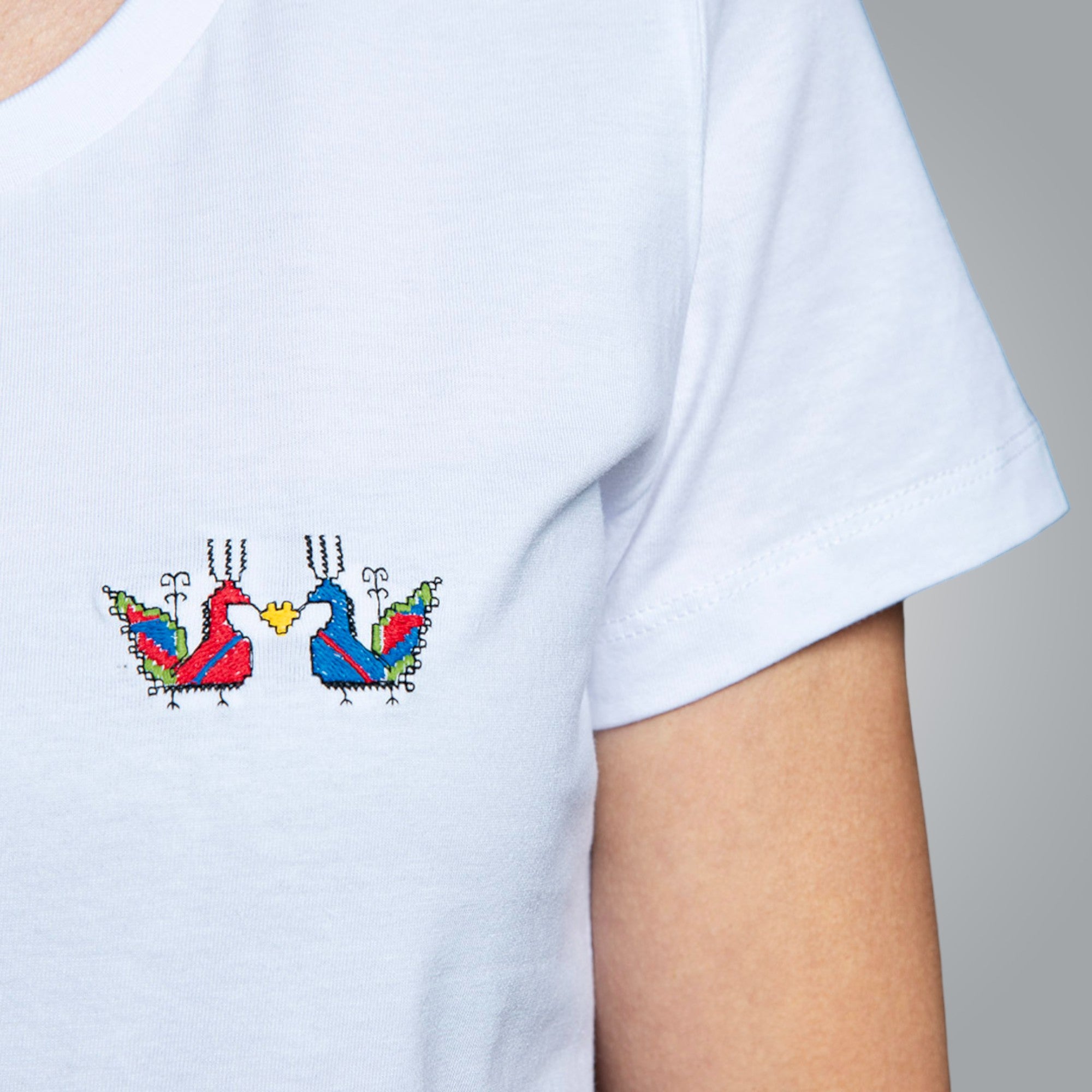 Дамска тениска с детайл "Петли"