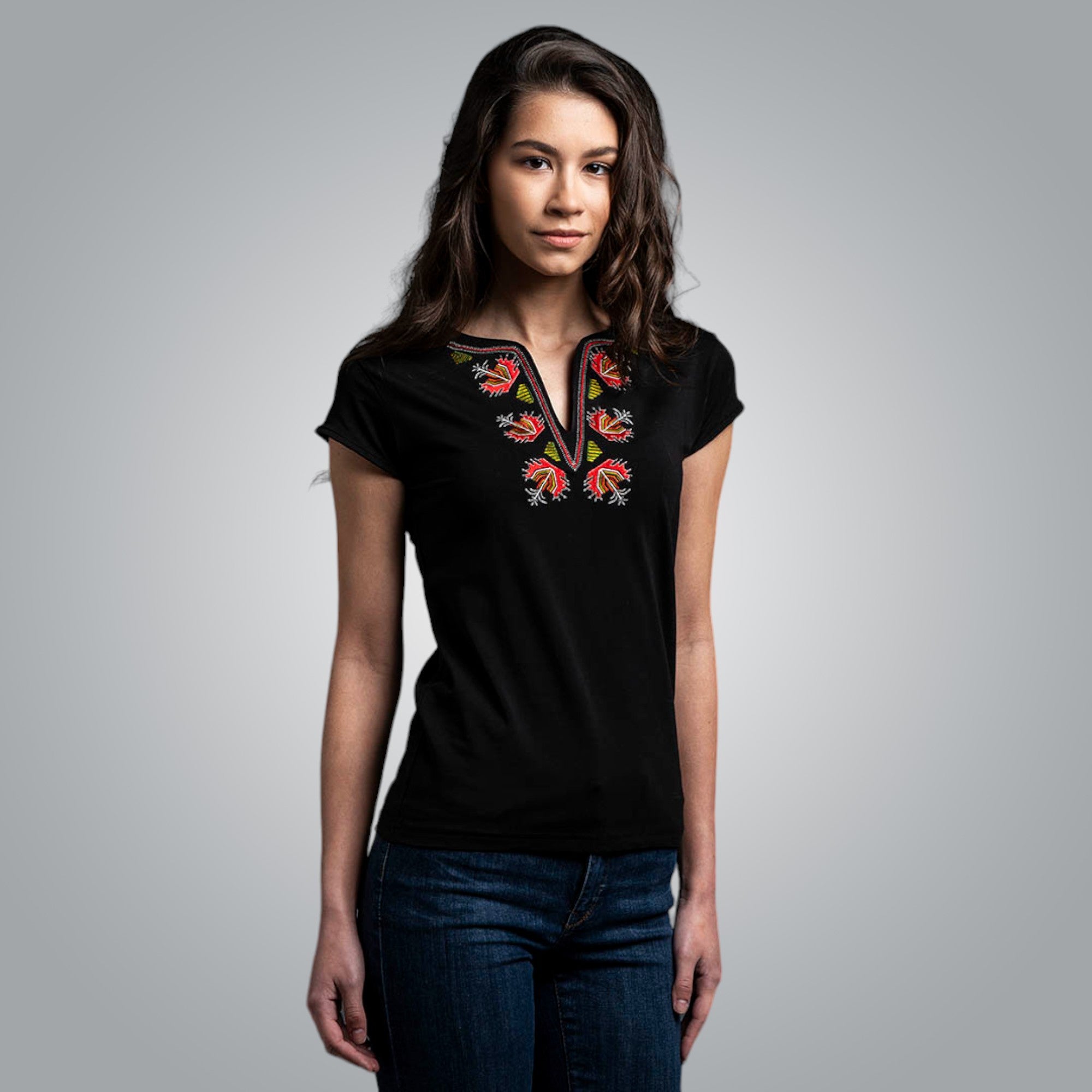 Тениска с V-деколте "Китка"