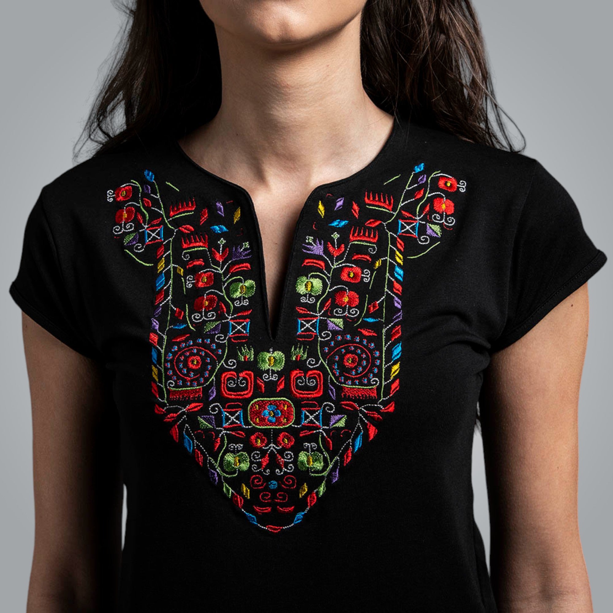 Тениска с V-деколте "Плодовете на живота"