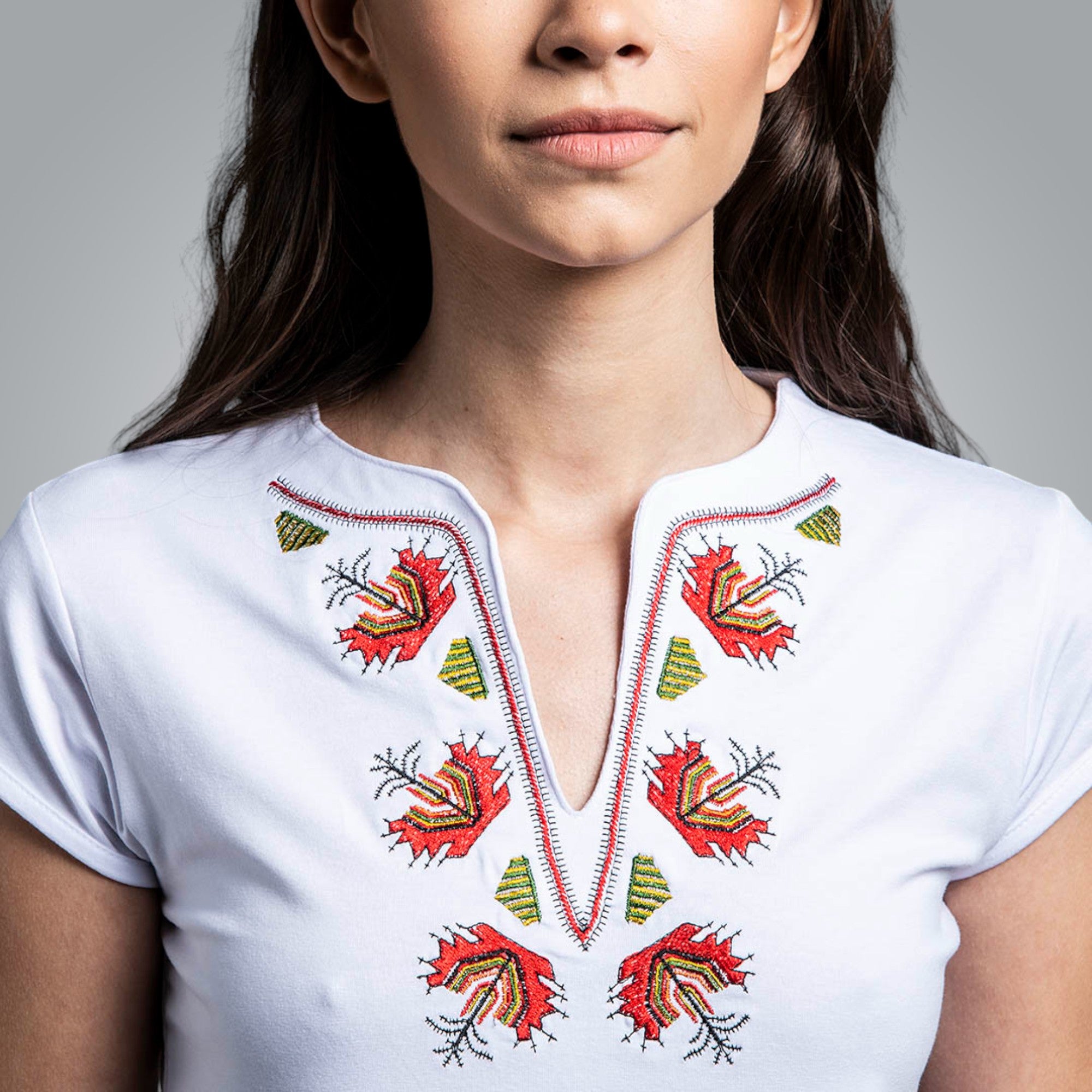 Тениска с V-деколте "Китка"