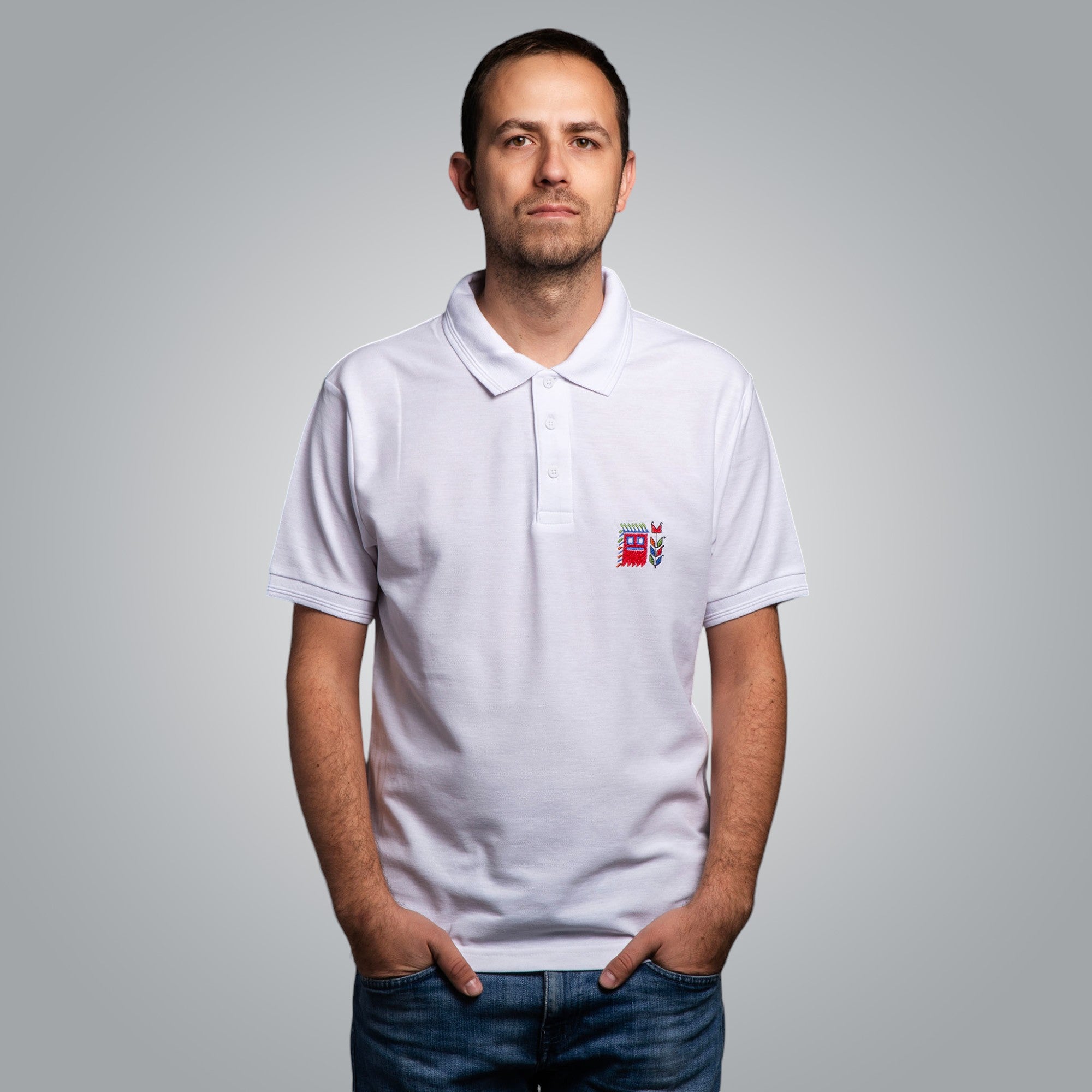 Тениска с яка с детайл "Кукер"