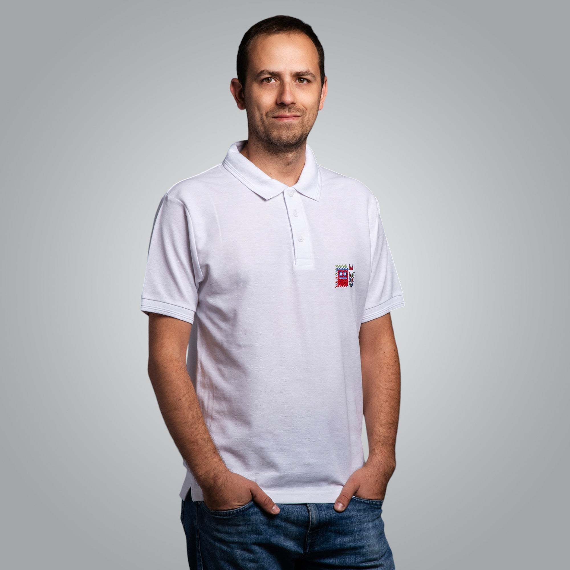 Тениска с яка с детайл "Кукер"