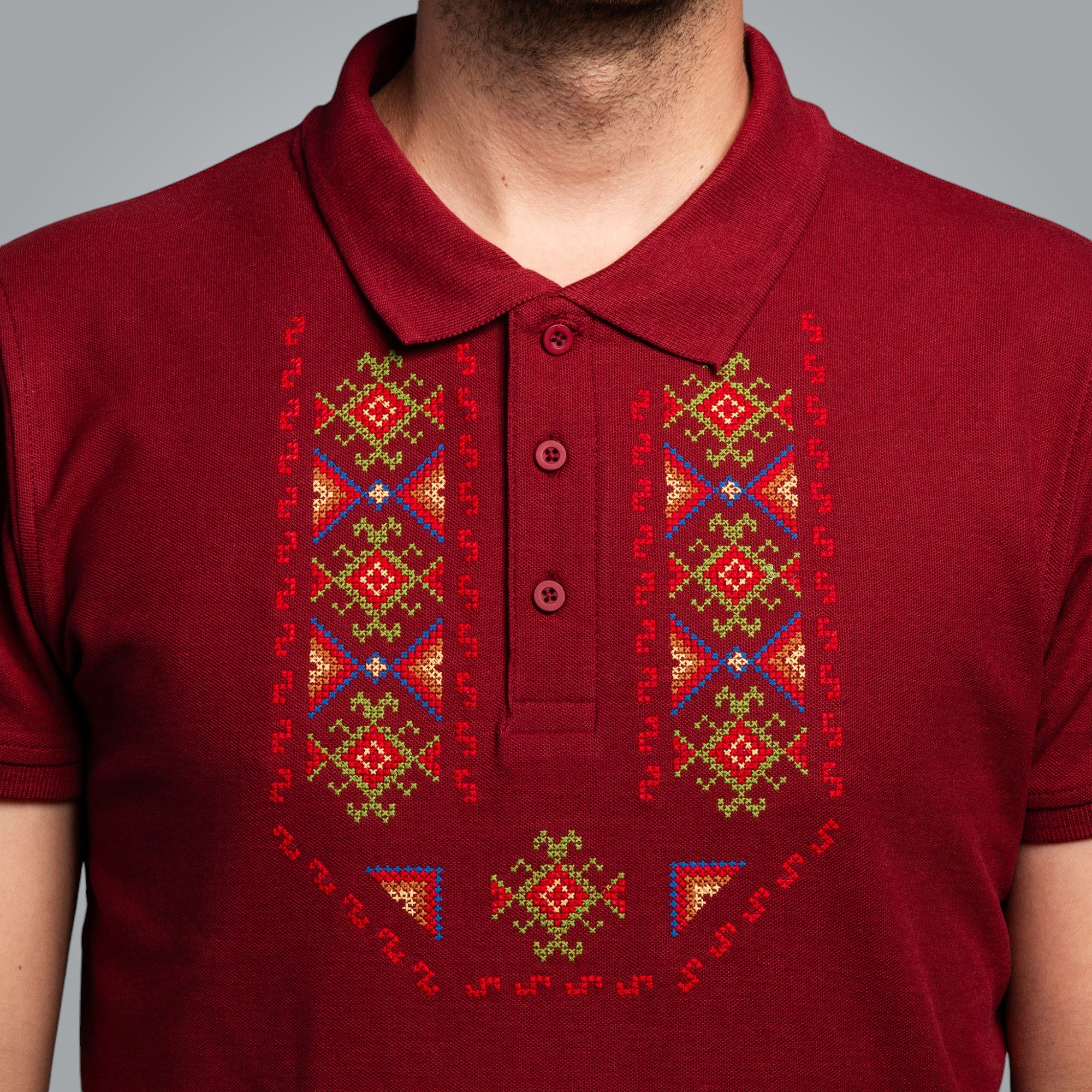 Тениска с яка "Гиздав"