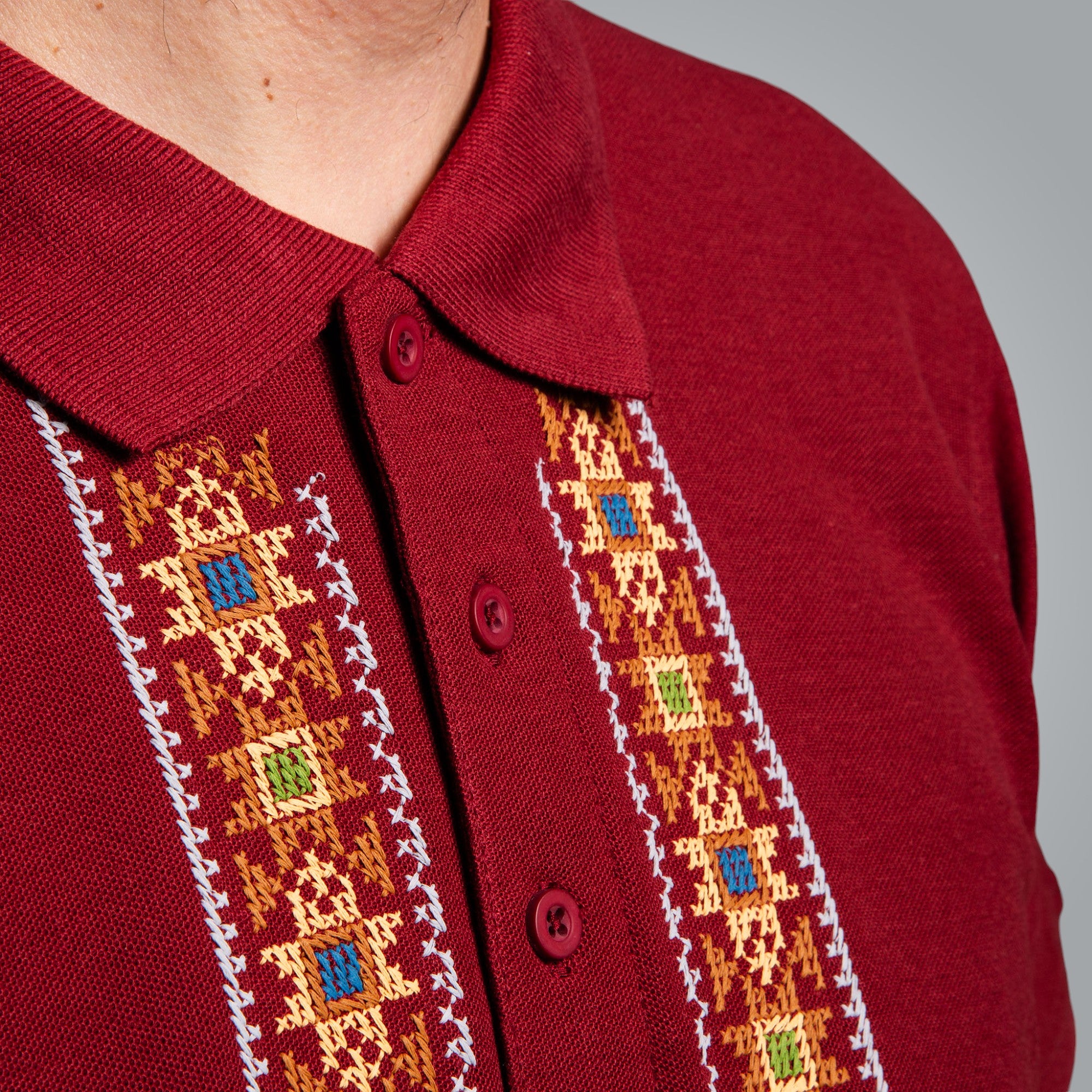 Тениска с яка "Пазител"