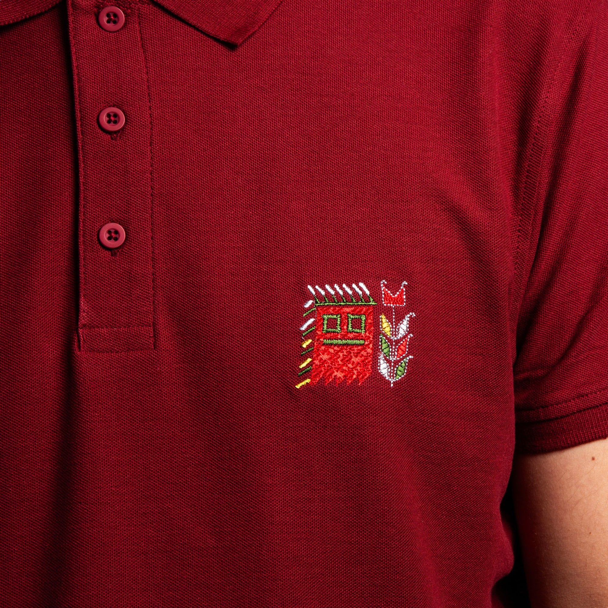 Тениска с яка с детайл "Кукер"