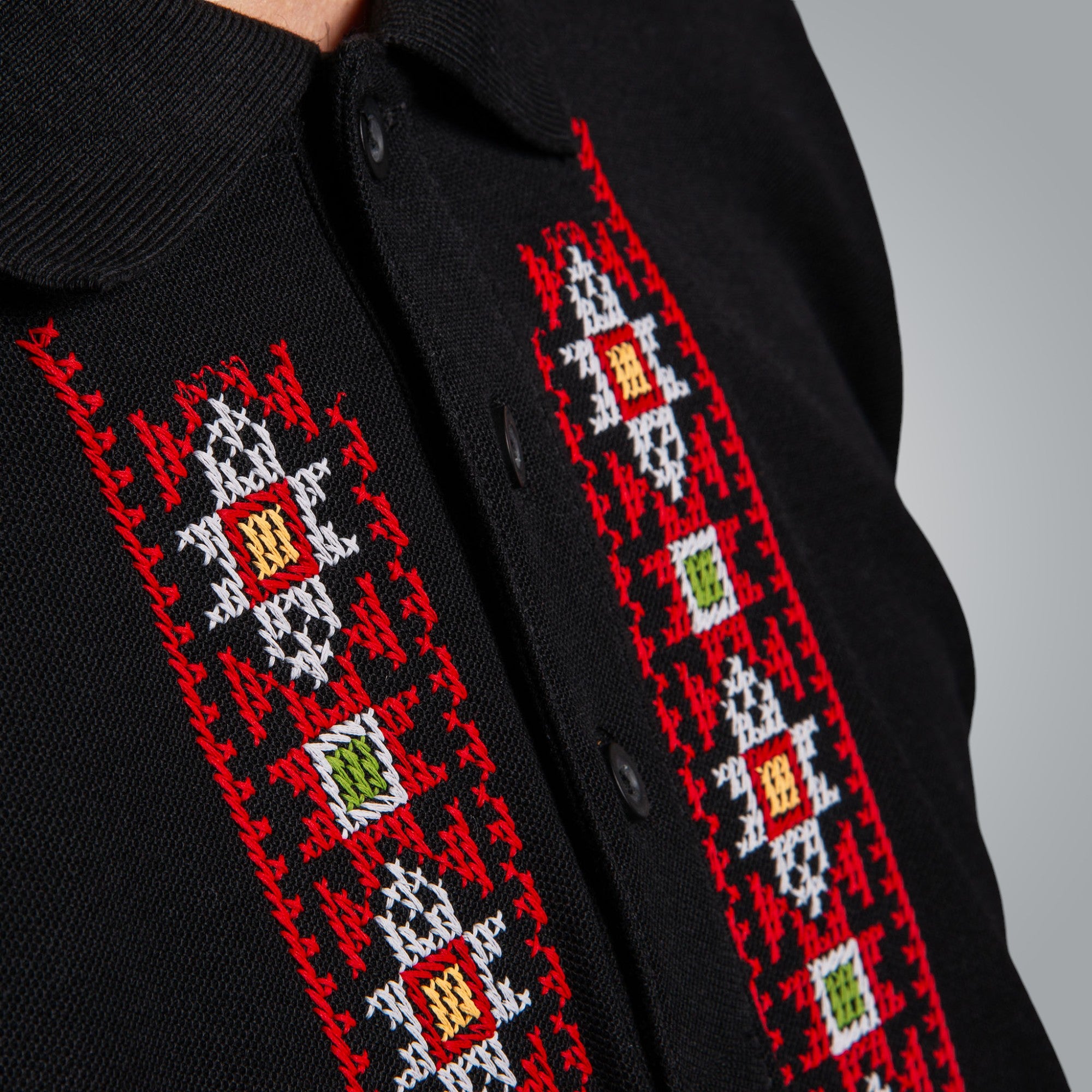 Тениска с яка "Пазител"