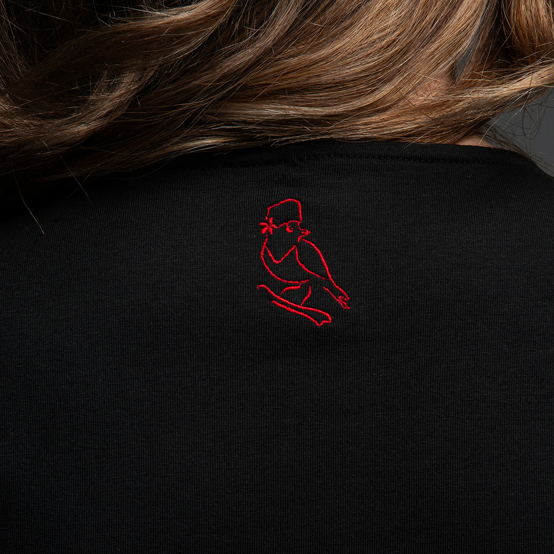 Тениска с V-деколте с мотиви от шопско