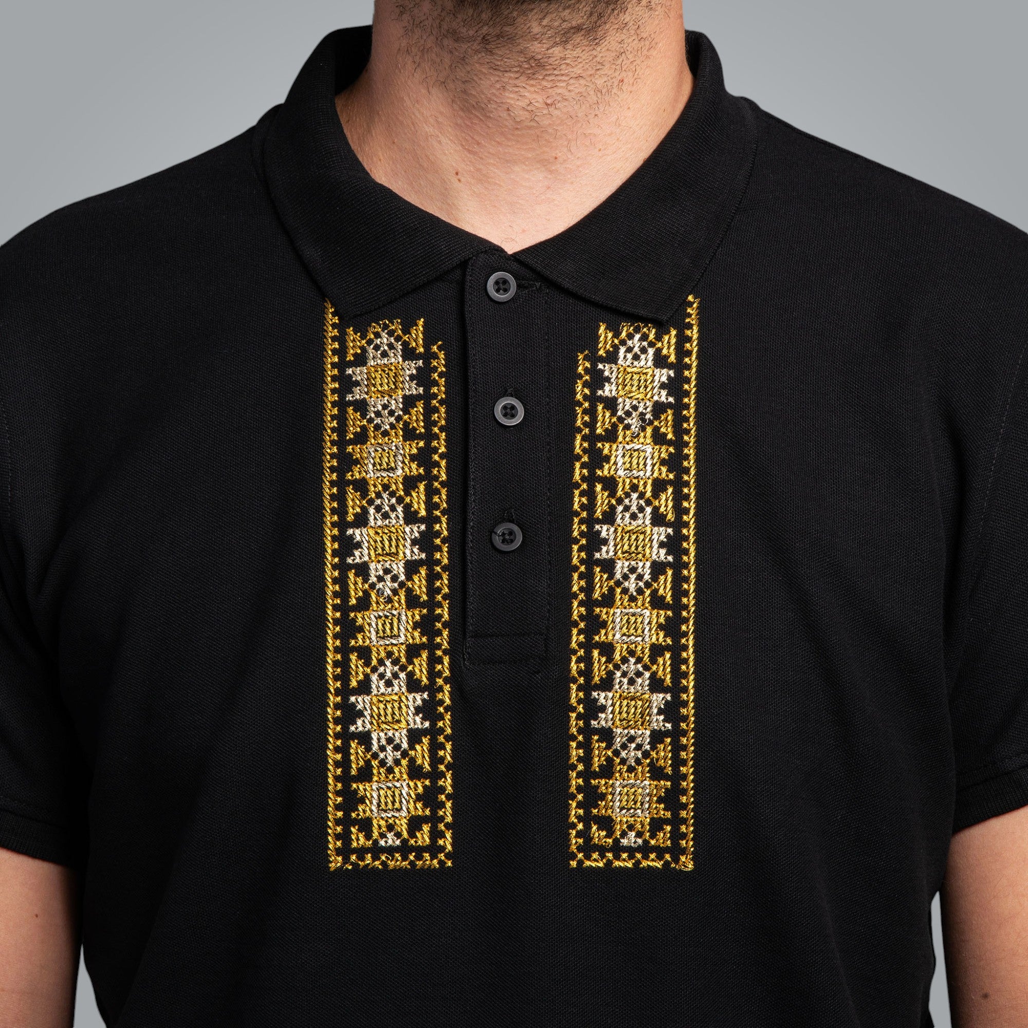 Тениска с яка "Пазител" - "златна" шевица