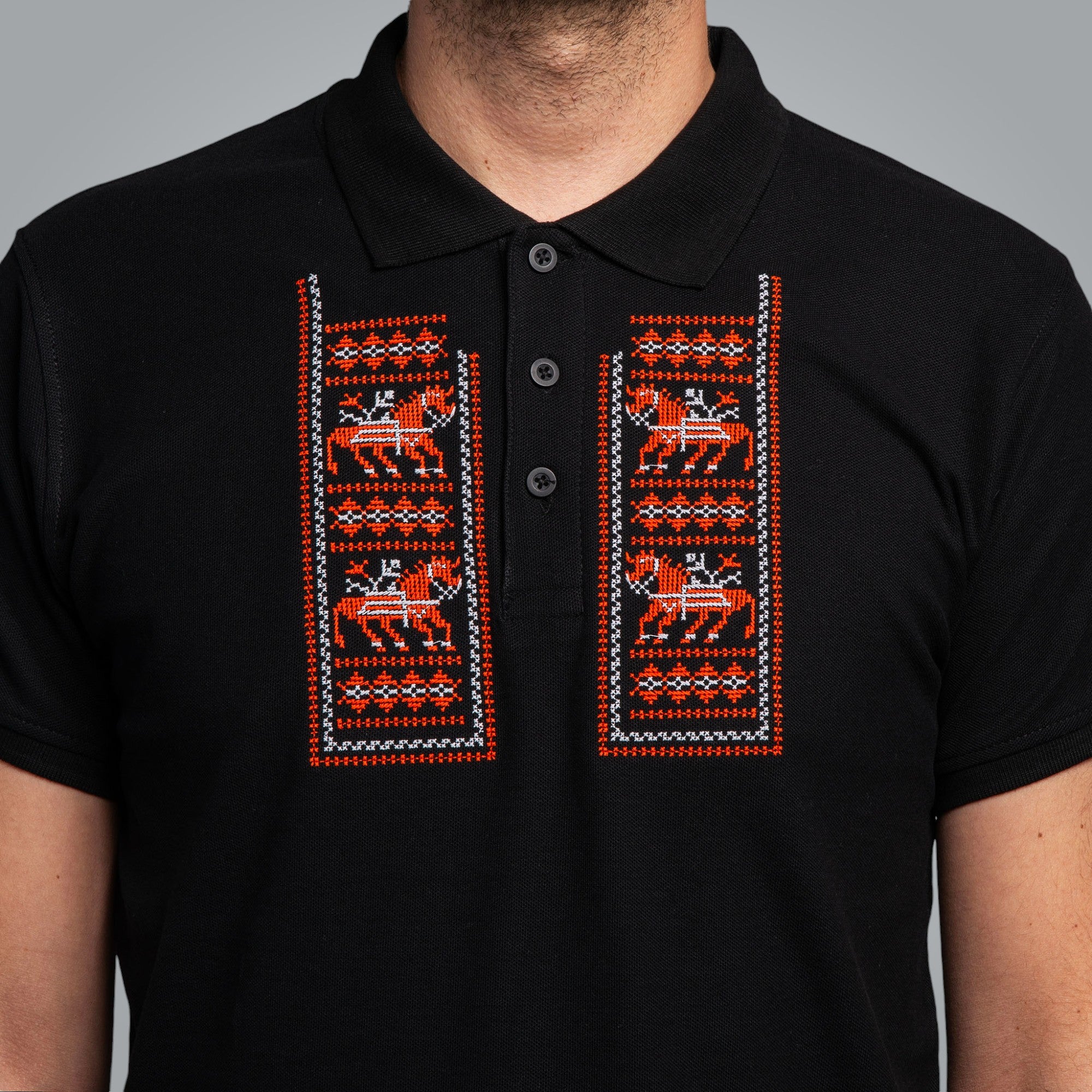 Тениска с яка "Кончета"