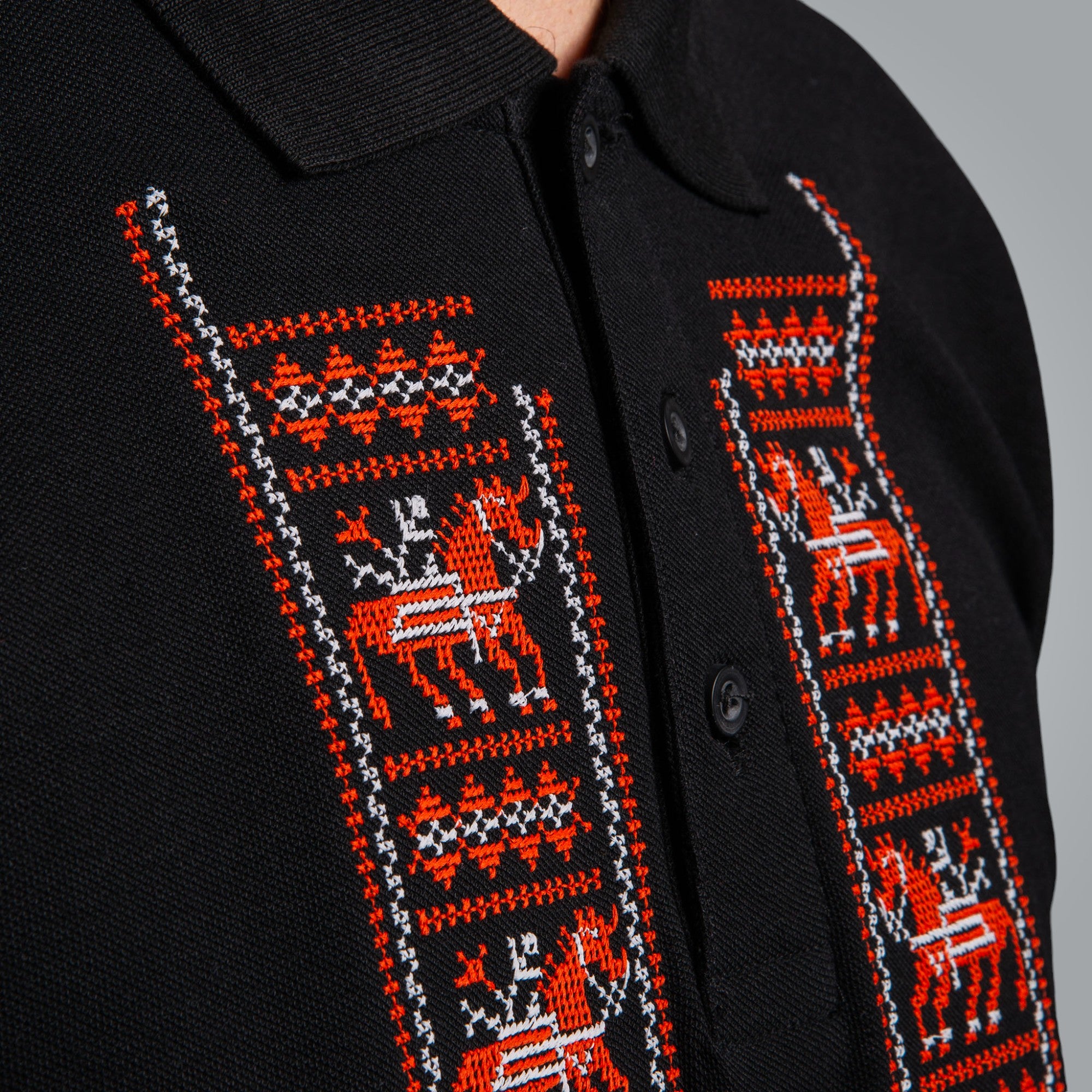 Тениска с яка "Кончета"