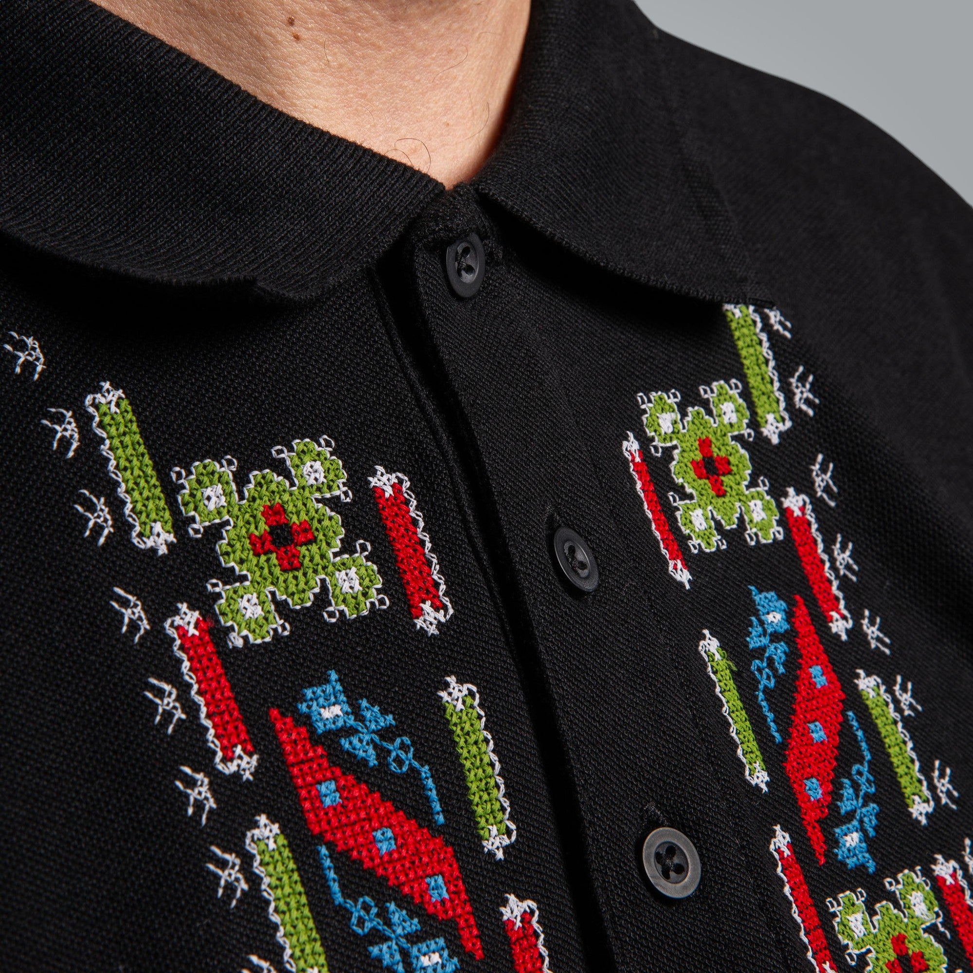 Тениска с яка "Защита"