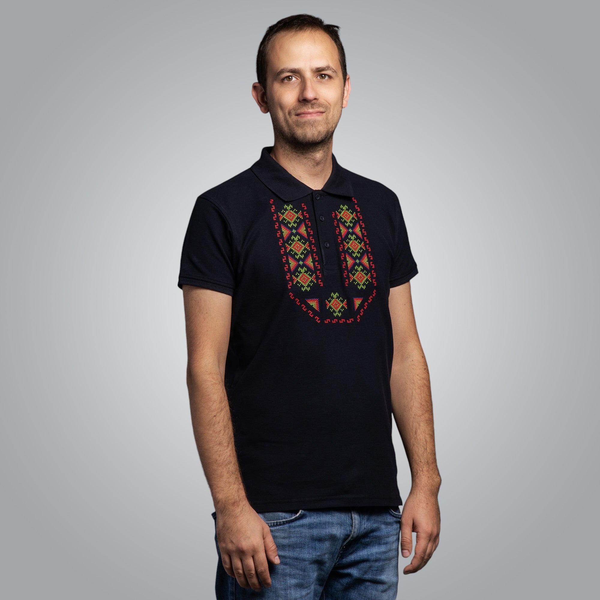 Тениска с яка "Гиздав"