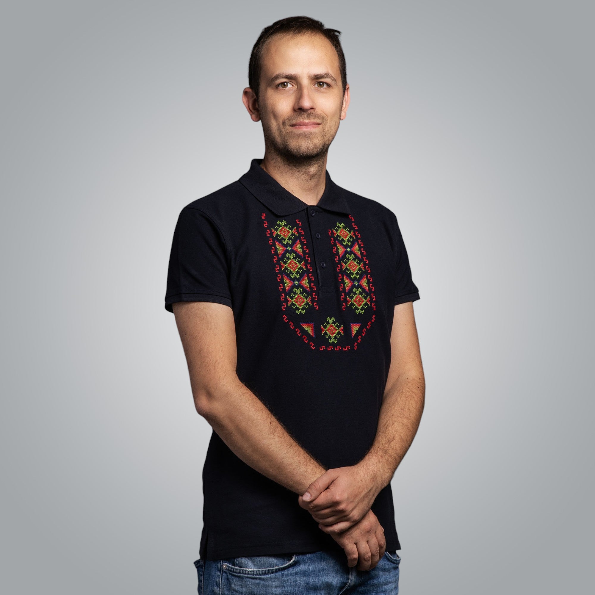 Тениска с яка "Гиздав"