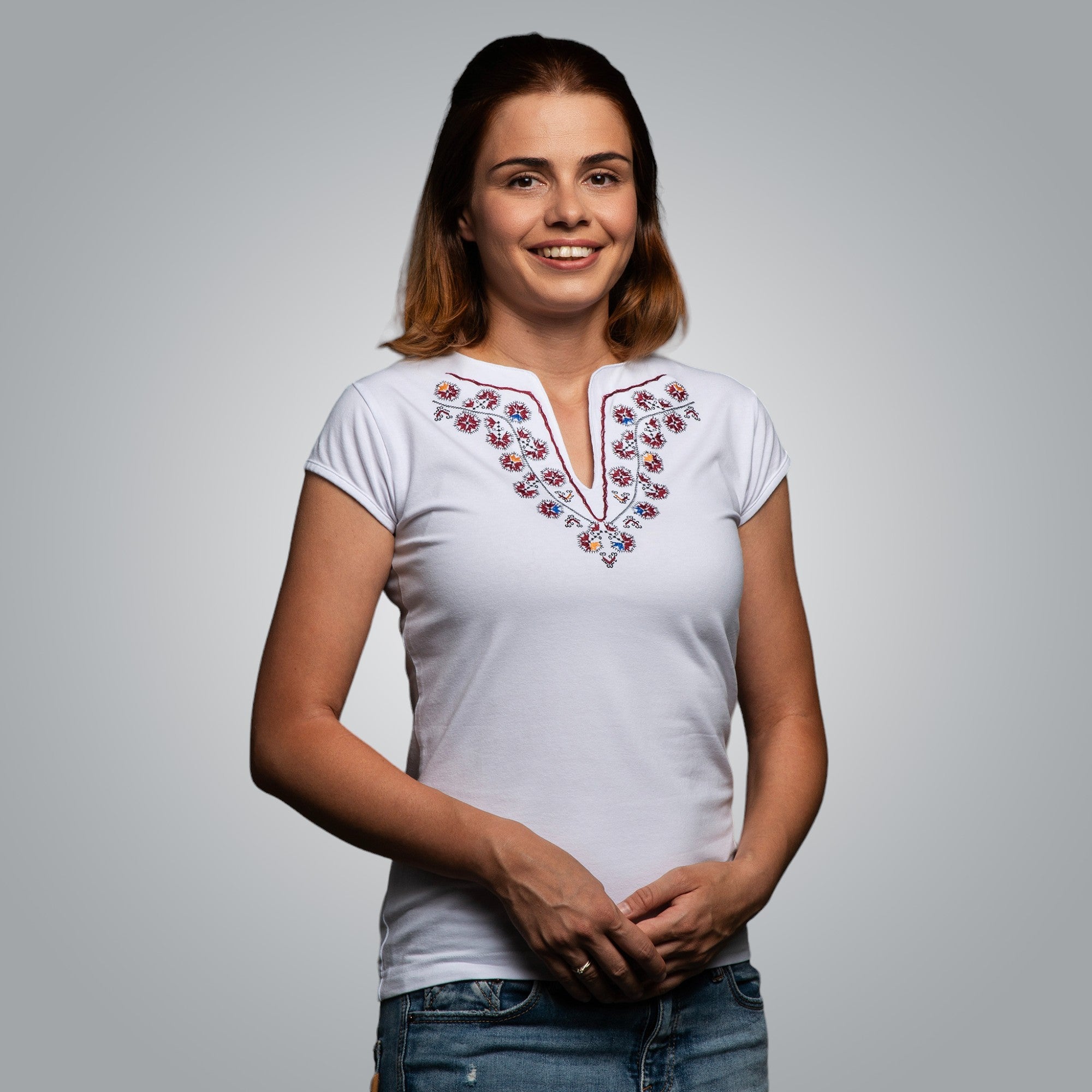 Тениска с V-деколте "Начало"