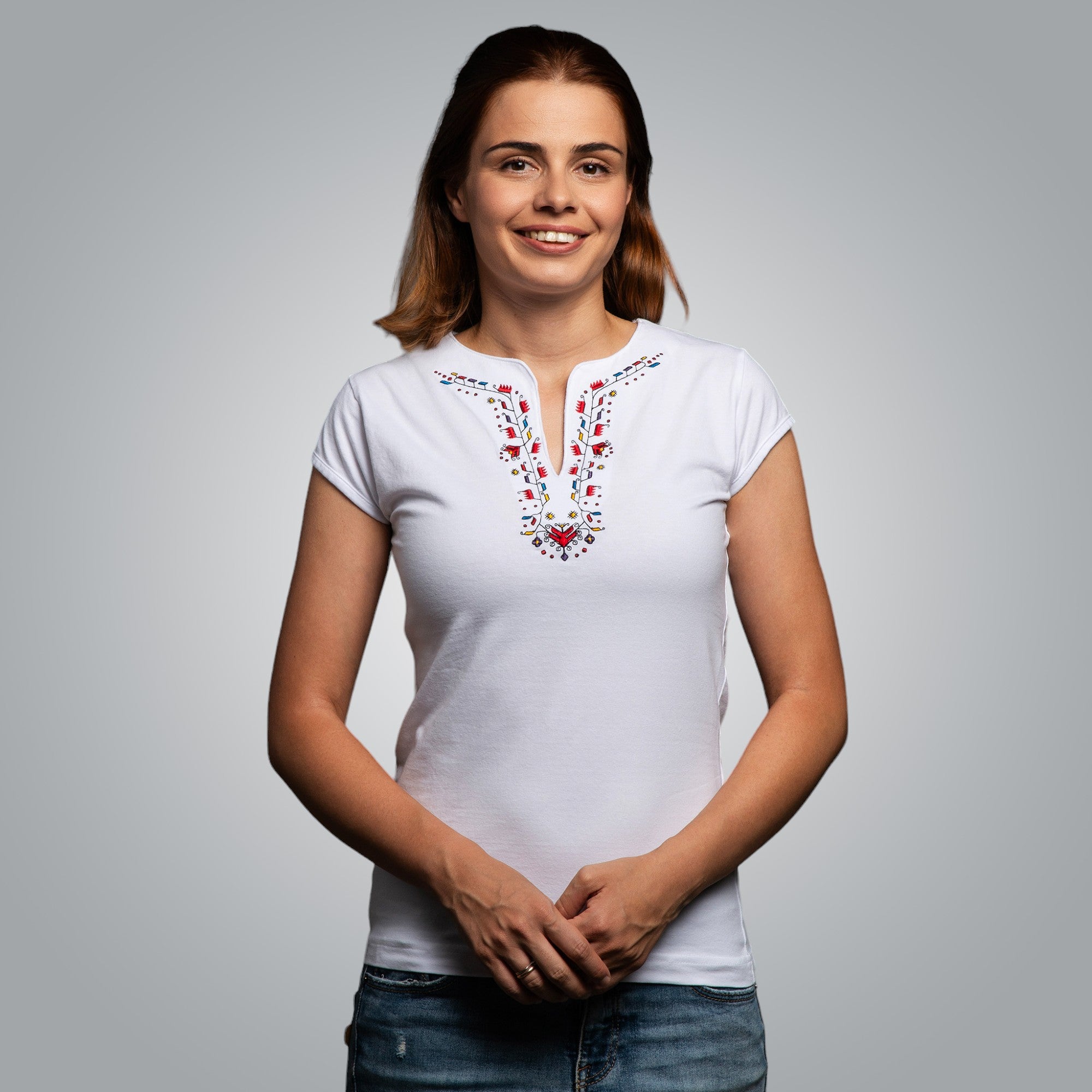 Тениска с V-деколте "Пъстрота"