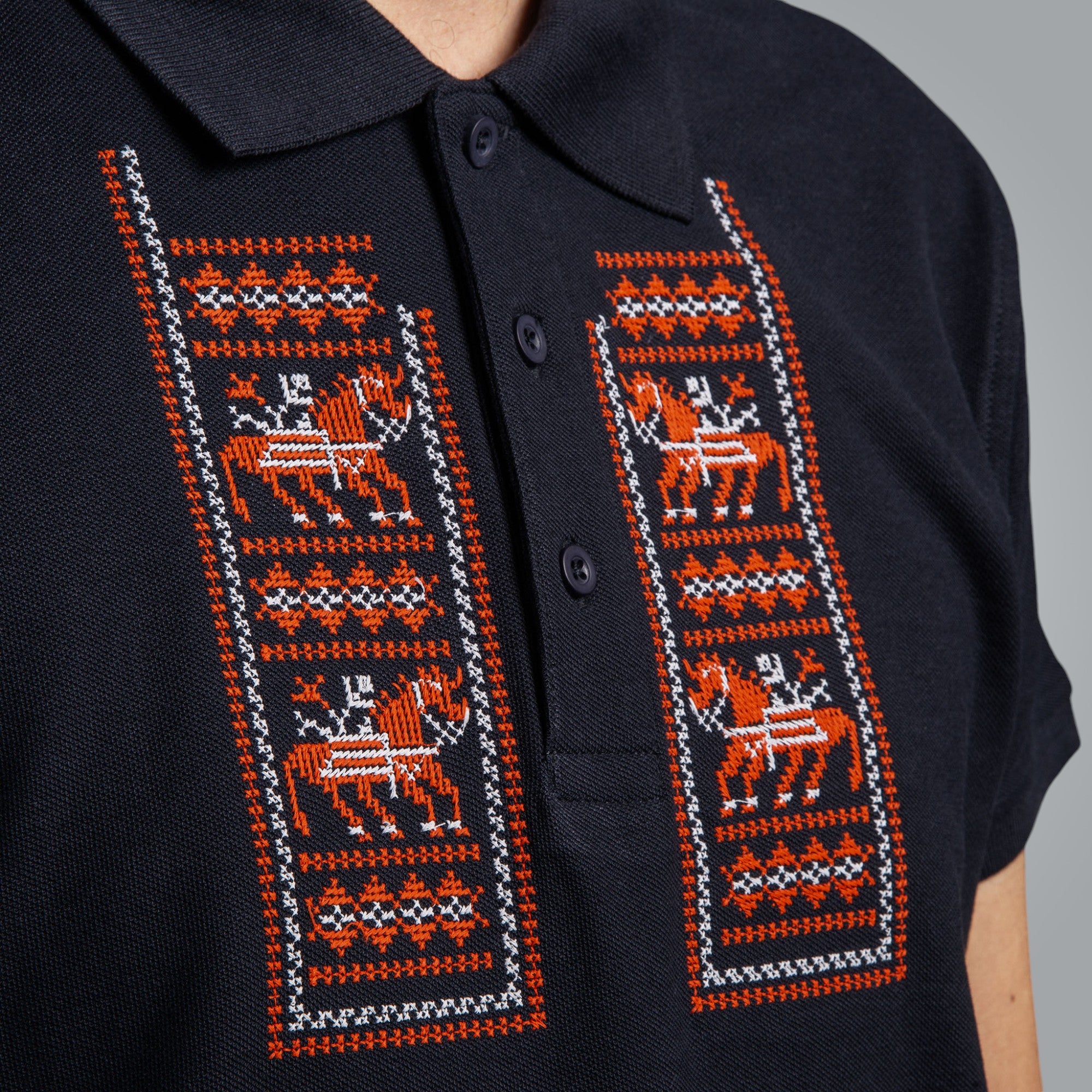 Тениска с яка "Кончета"