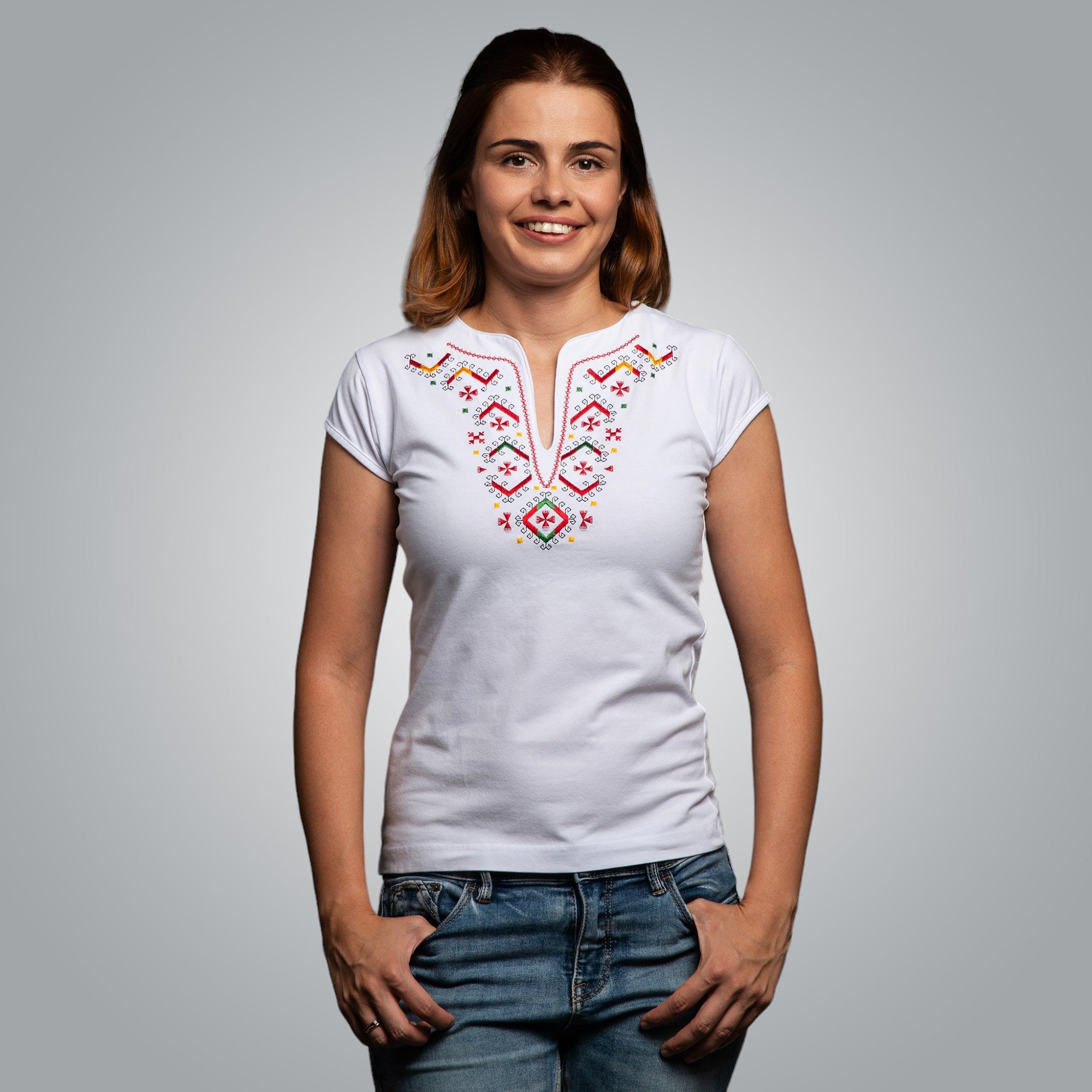 Тениска с V-деколте "Нашенска"