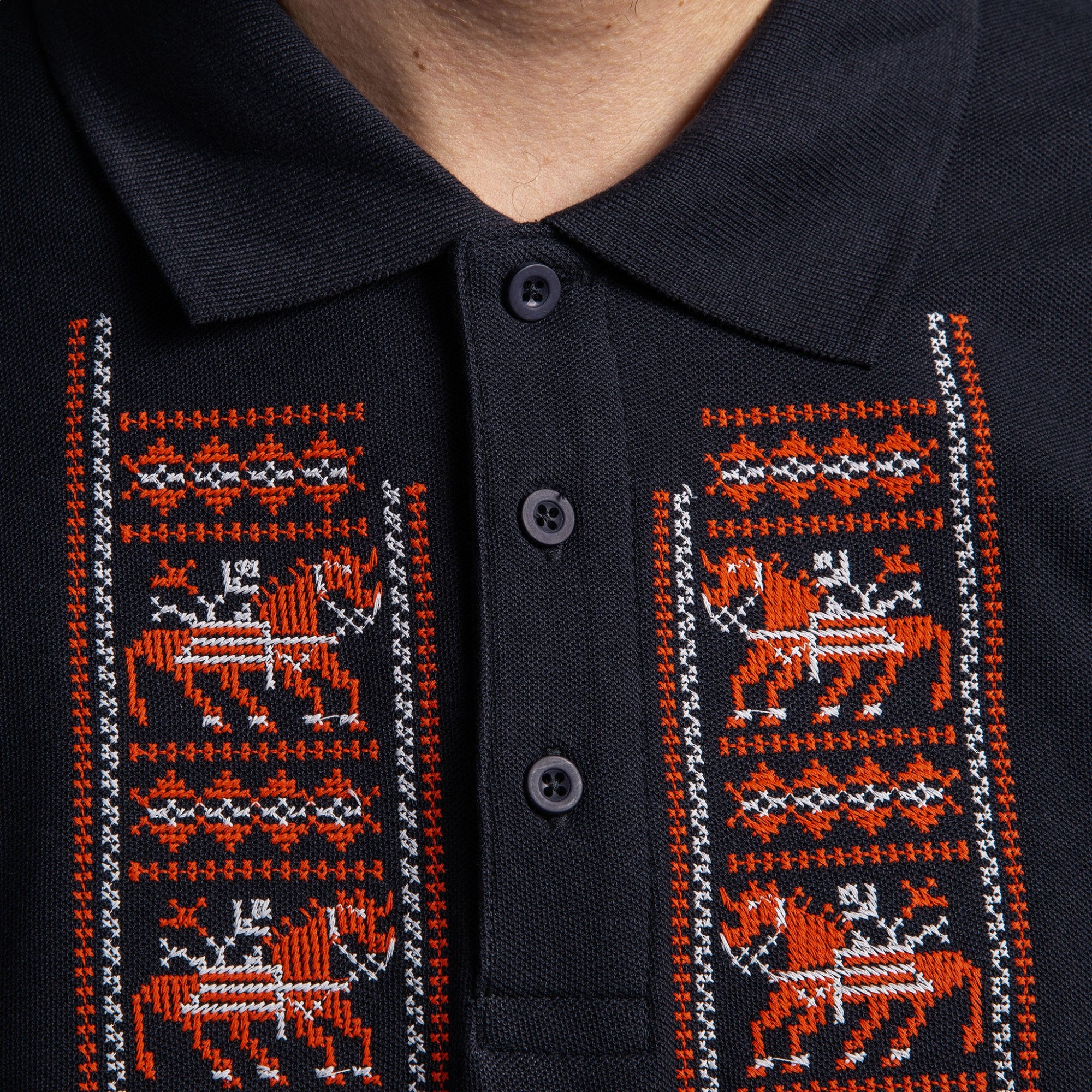 Тениска с яка "Кончета"