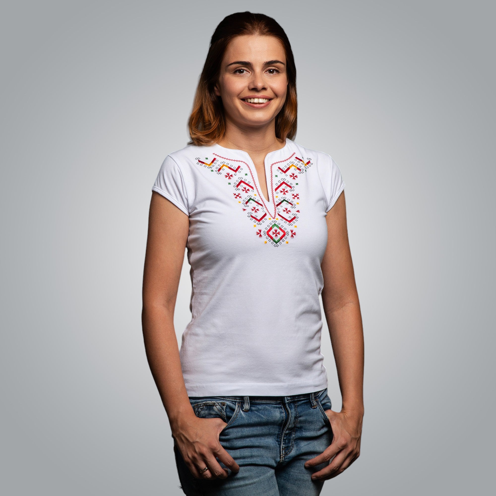 Тениска с V-деколте "Нашенска"