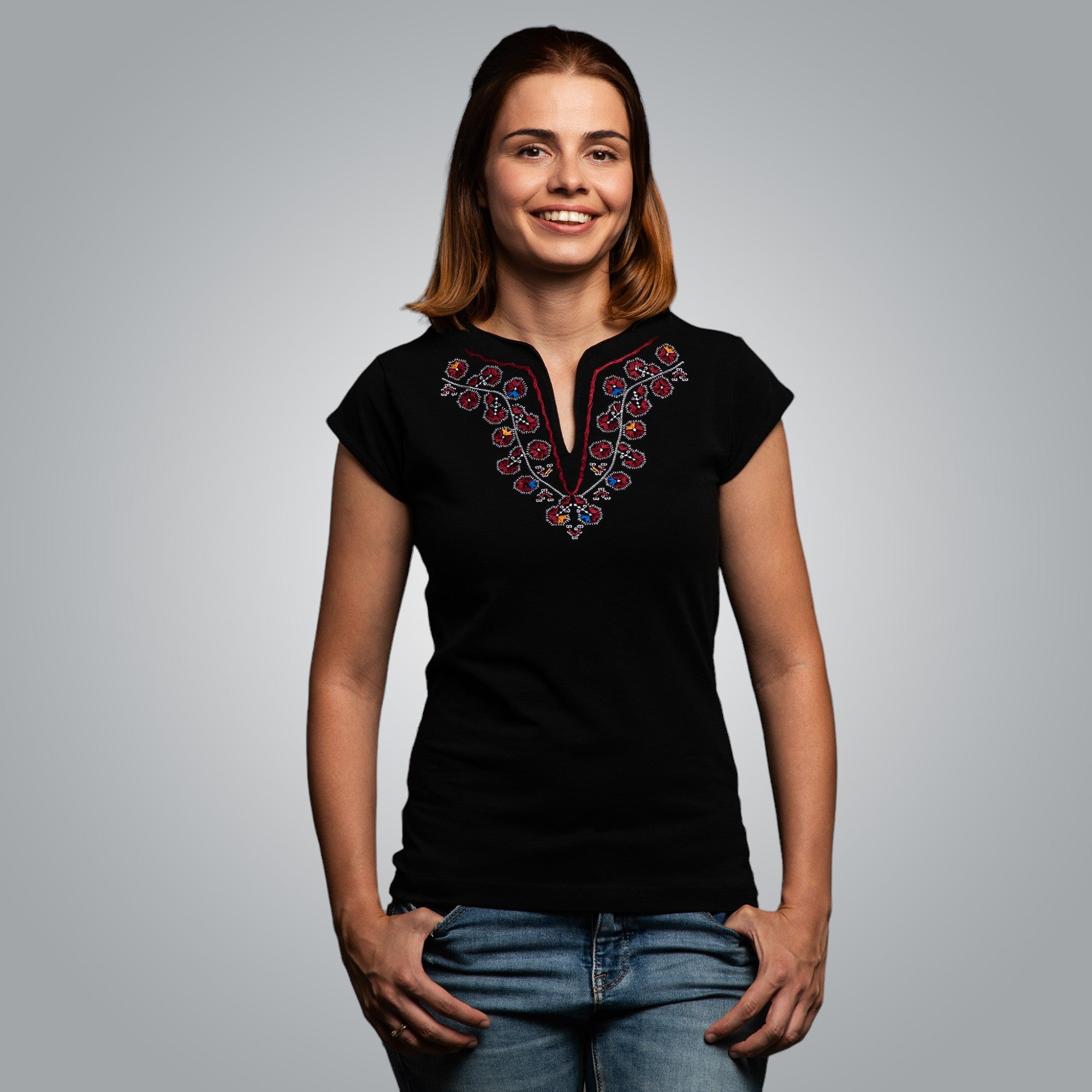 Тениска с V-деколте "Начало"