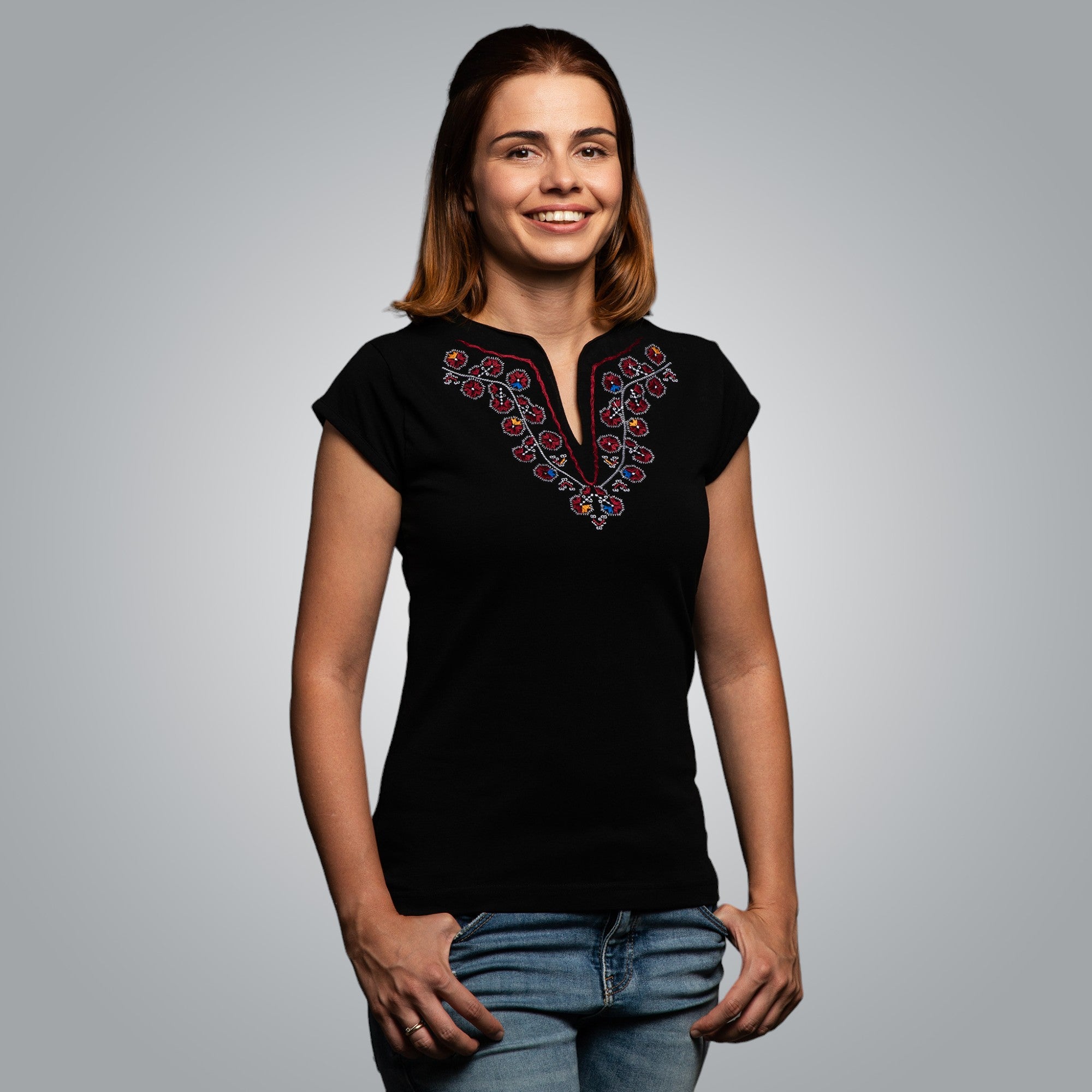 Тениска с V-деколте "Начало"