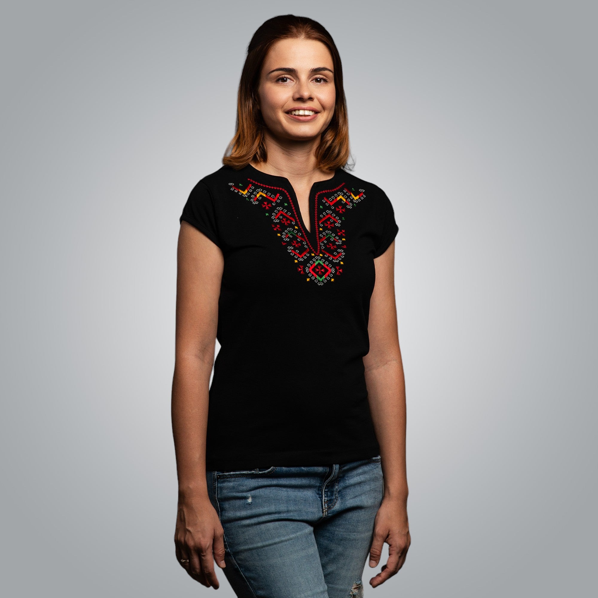 Тениска с V-деколте "Нашенска"