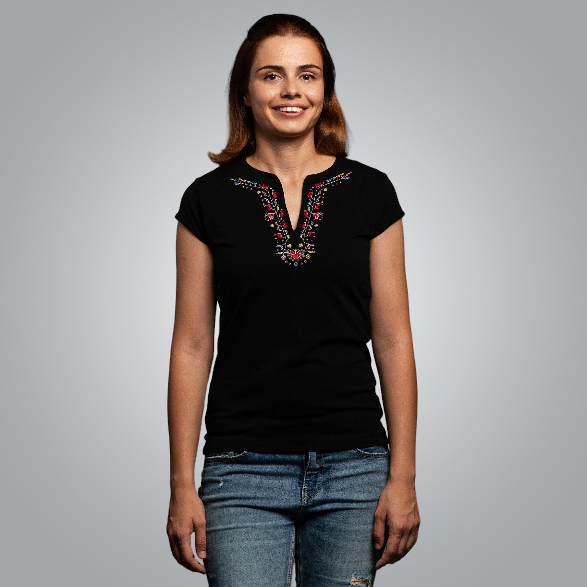 Тениска с V-деколте "Пъстрота"