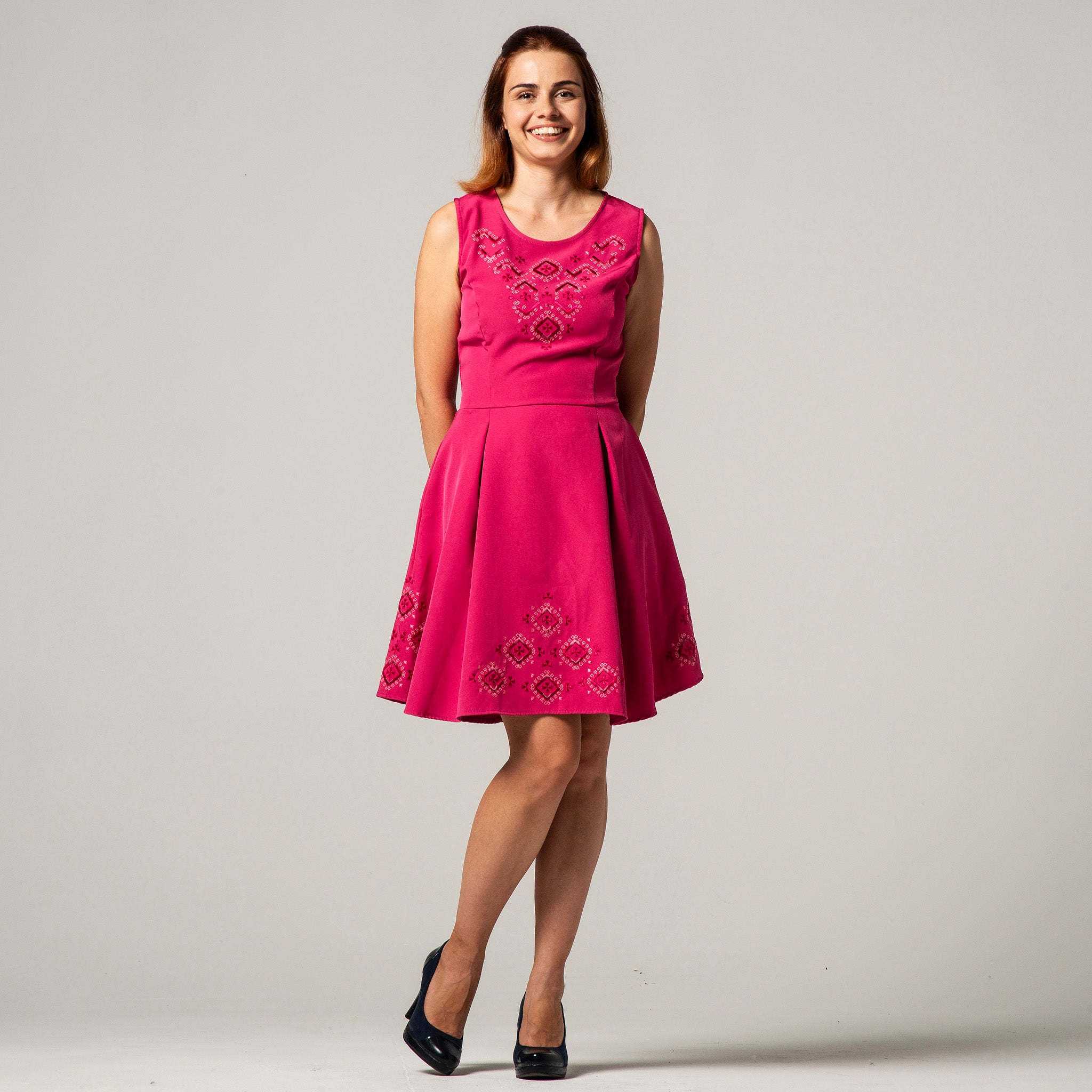 Къса рокля с "Нашенска" шевица