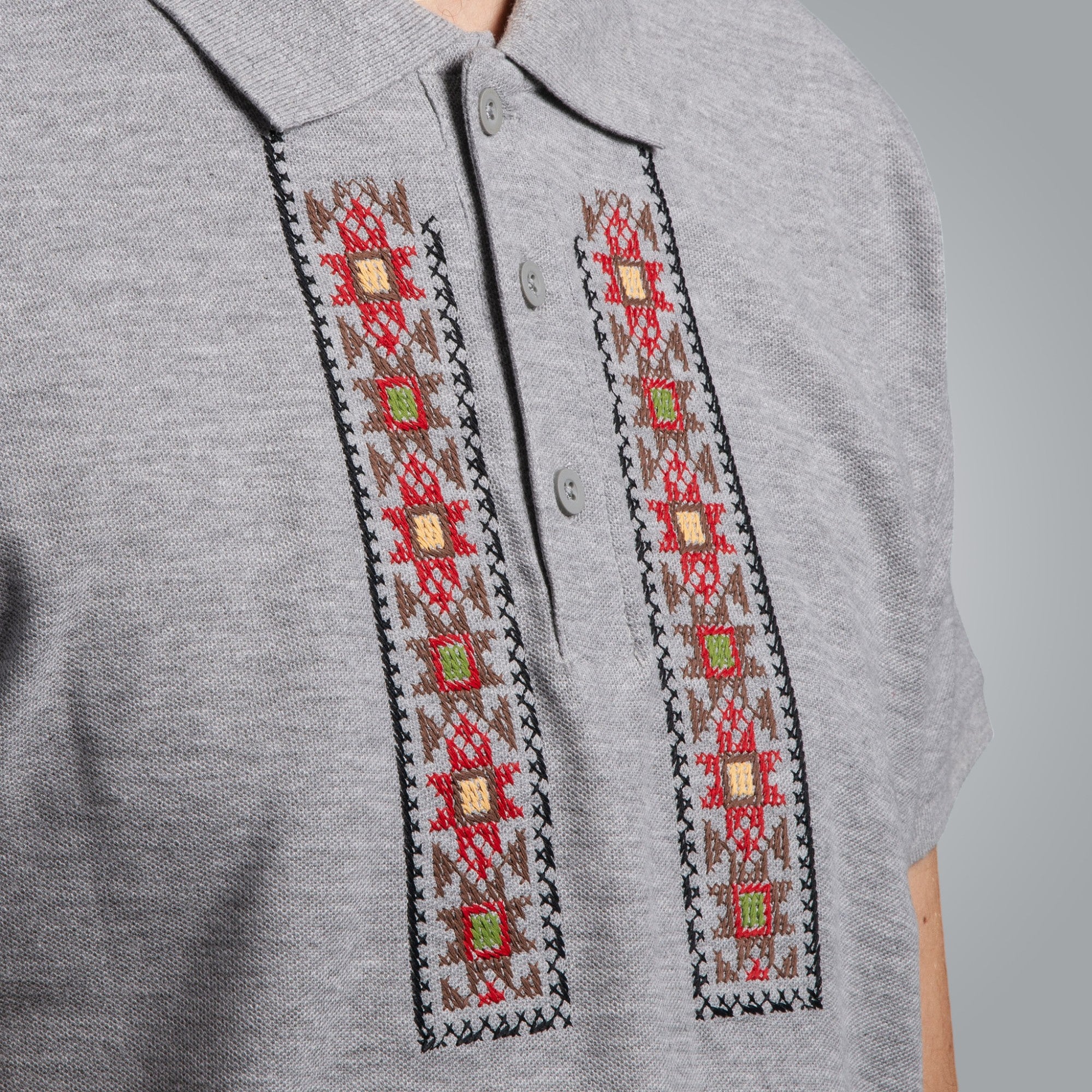 Тениска с яка "Пазител"