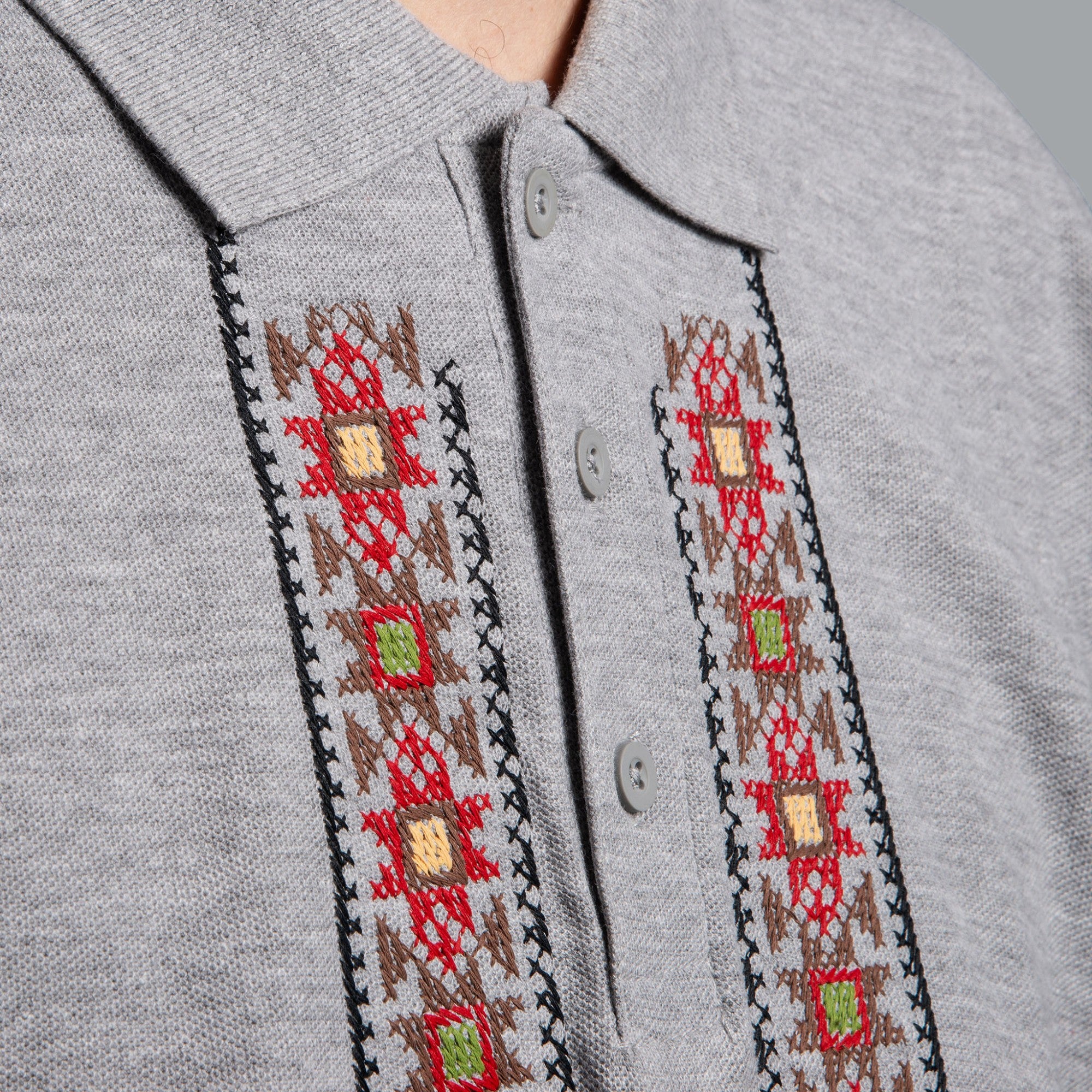 Тениска с яка "Пазител"