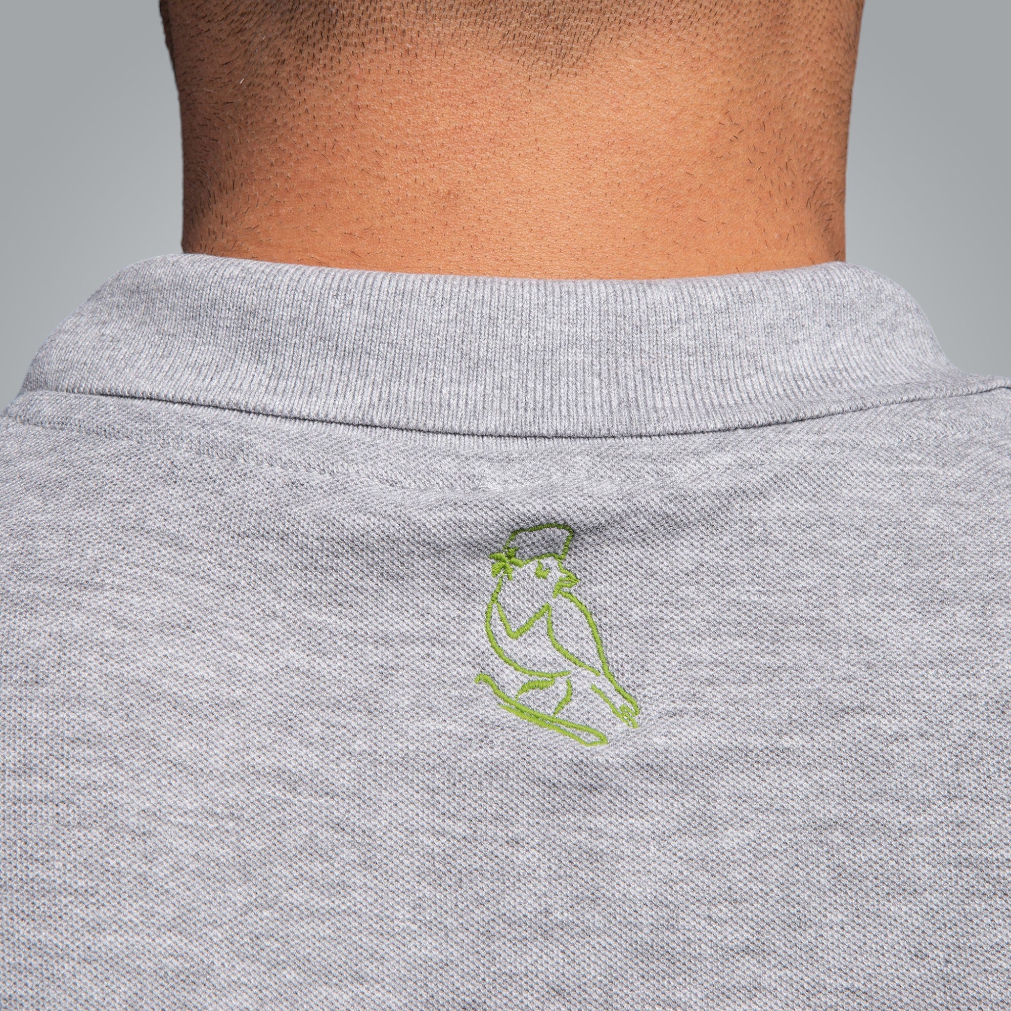 Тениска с яка с детайл "Кукер"