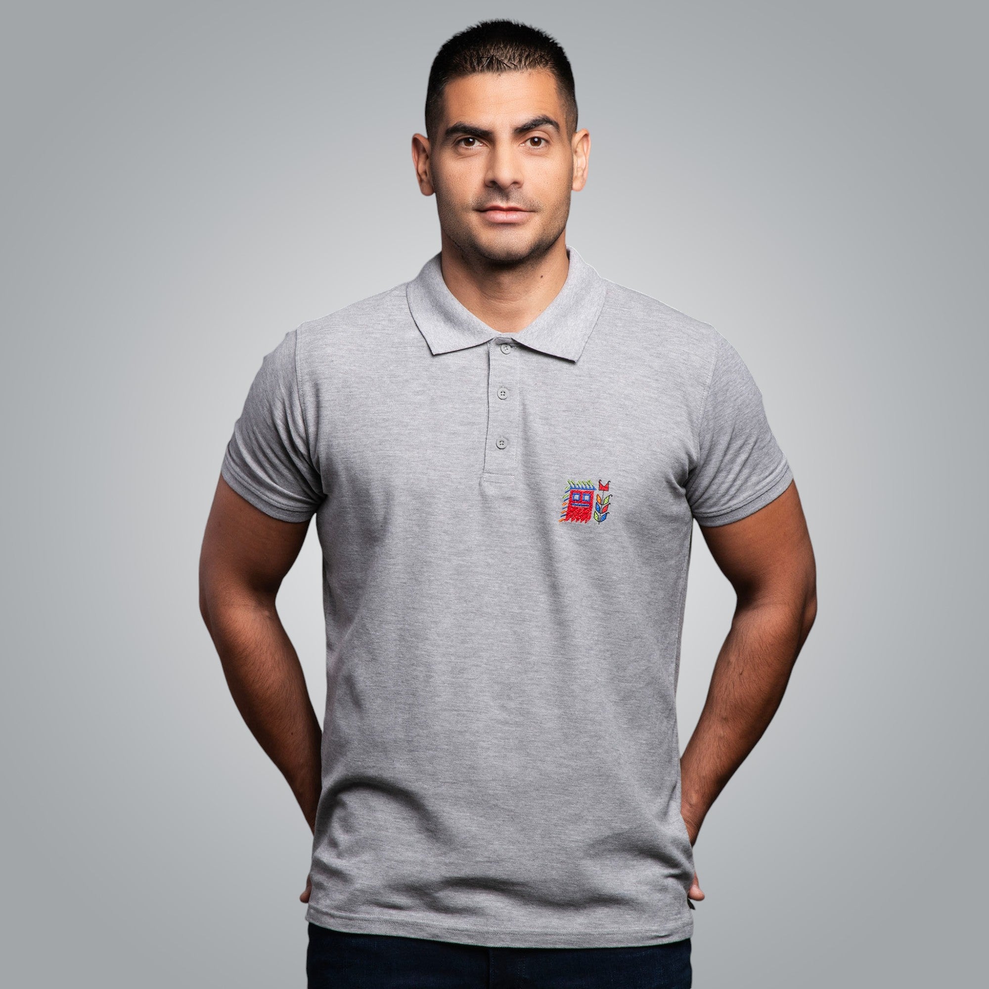 Тениска с яка с детайл "Кукер"