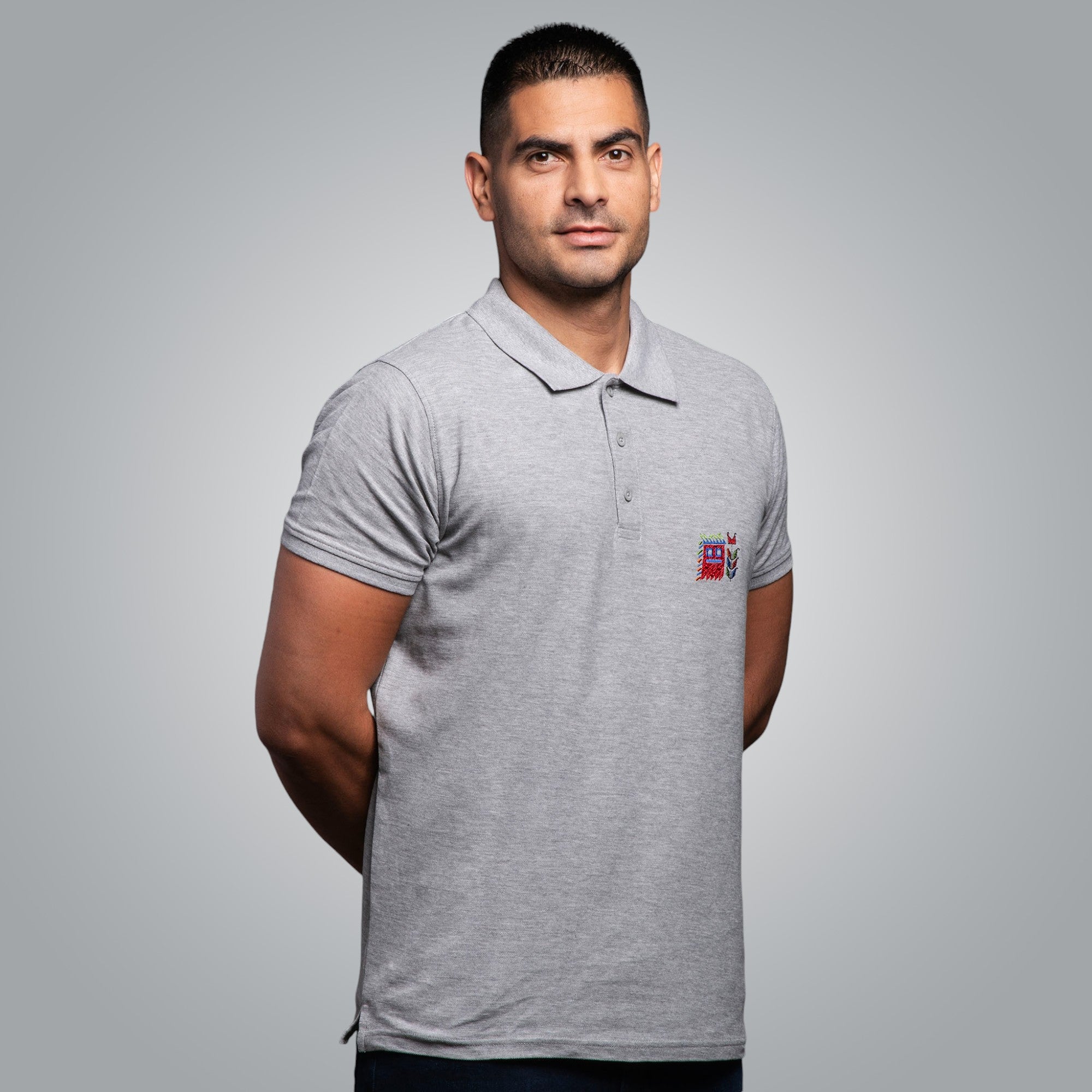 Тениска с яка с детайл "Кукер"