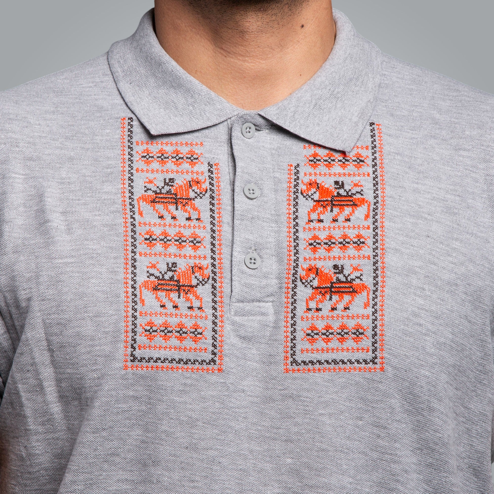 Тениска с яка "Кончета"