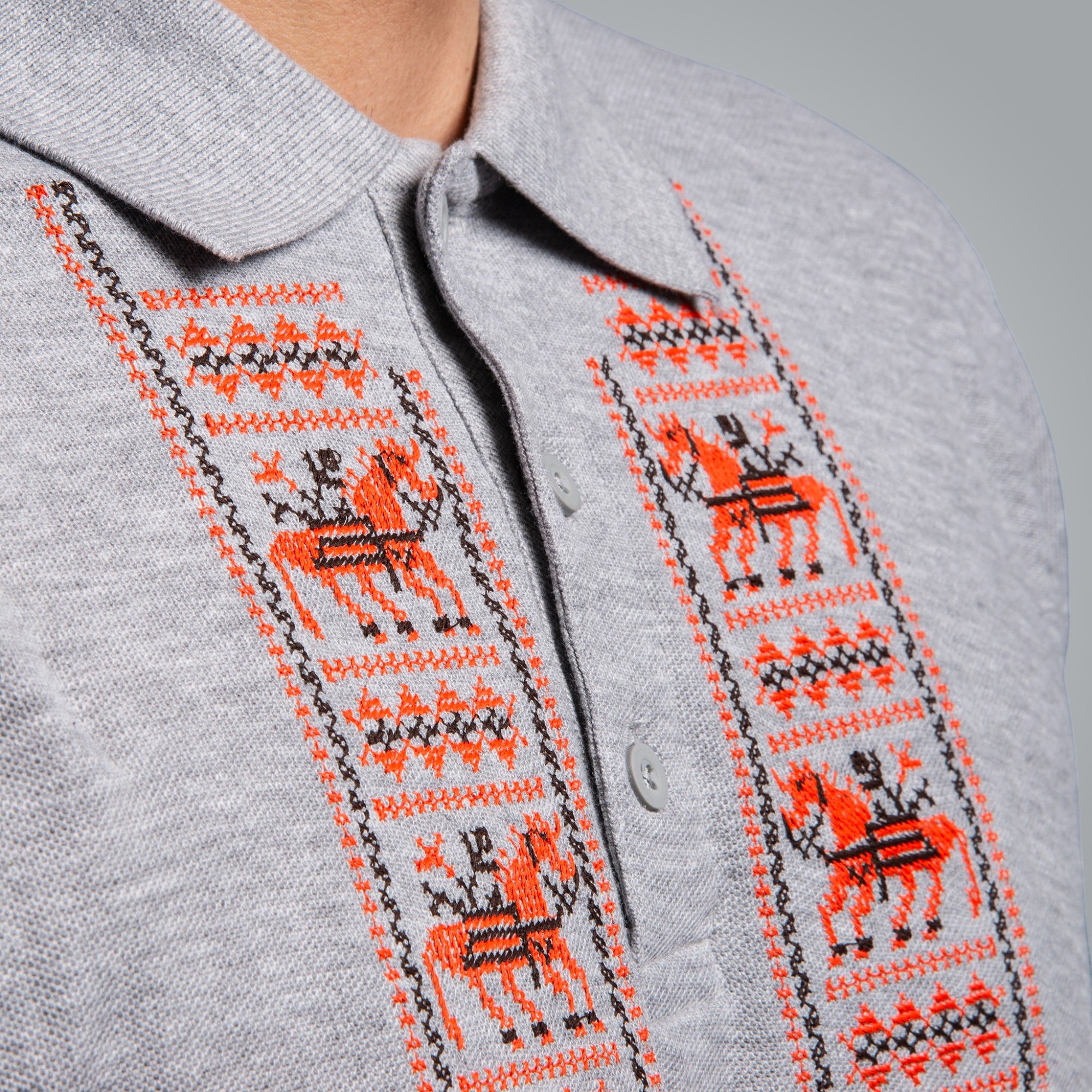 Тениска с яка "Кончета"