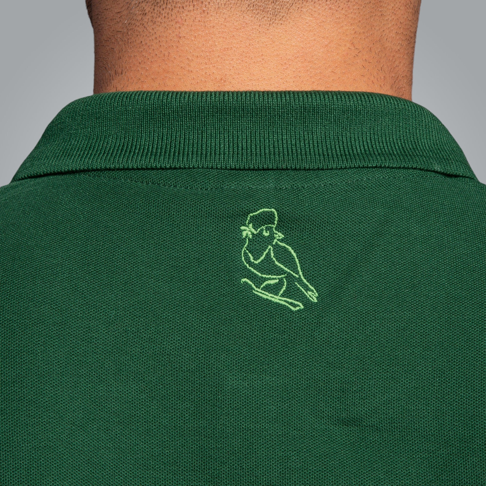 Тениска с яка с детайл "Кукер"