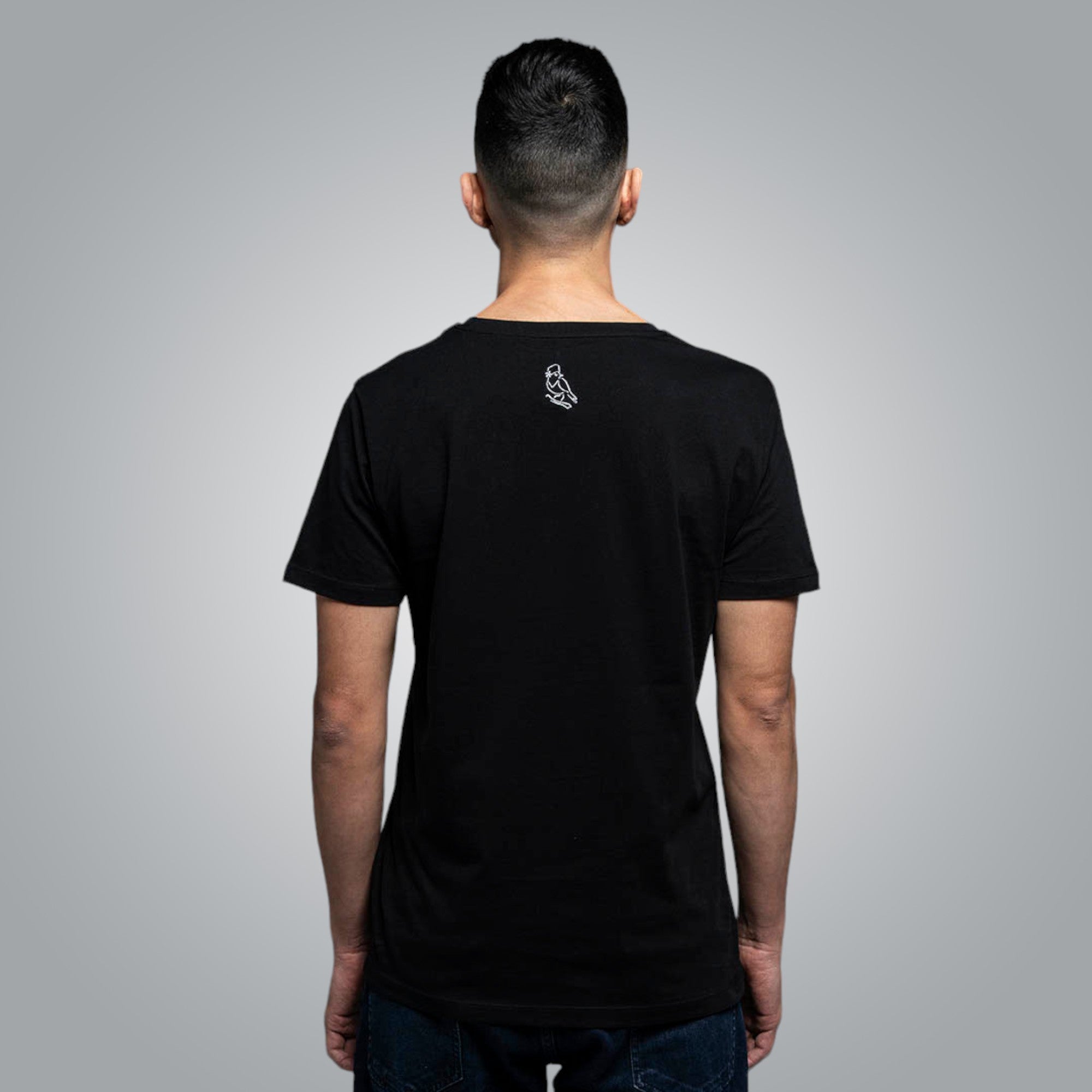 Тениска с детайл от шевица "Аз съм"