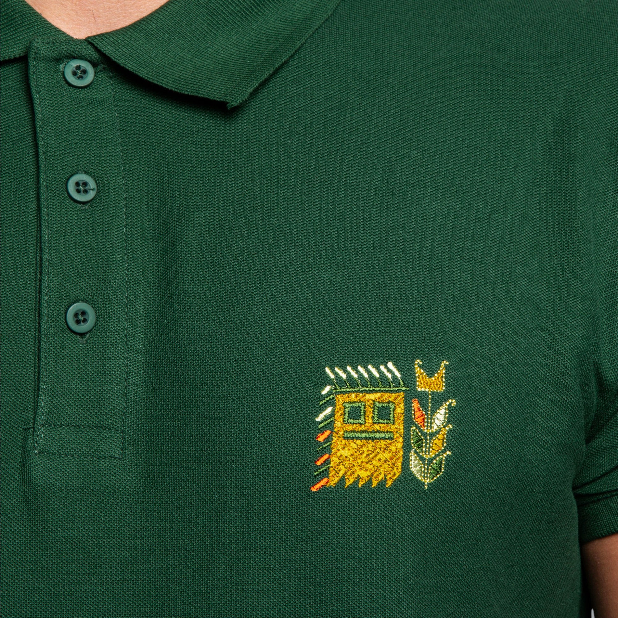 Тениска с яка с детайл "Кукер"