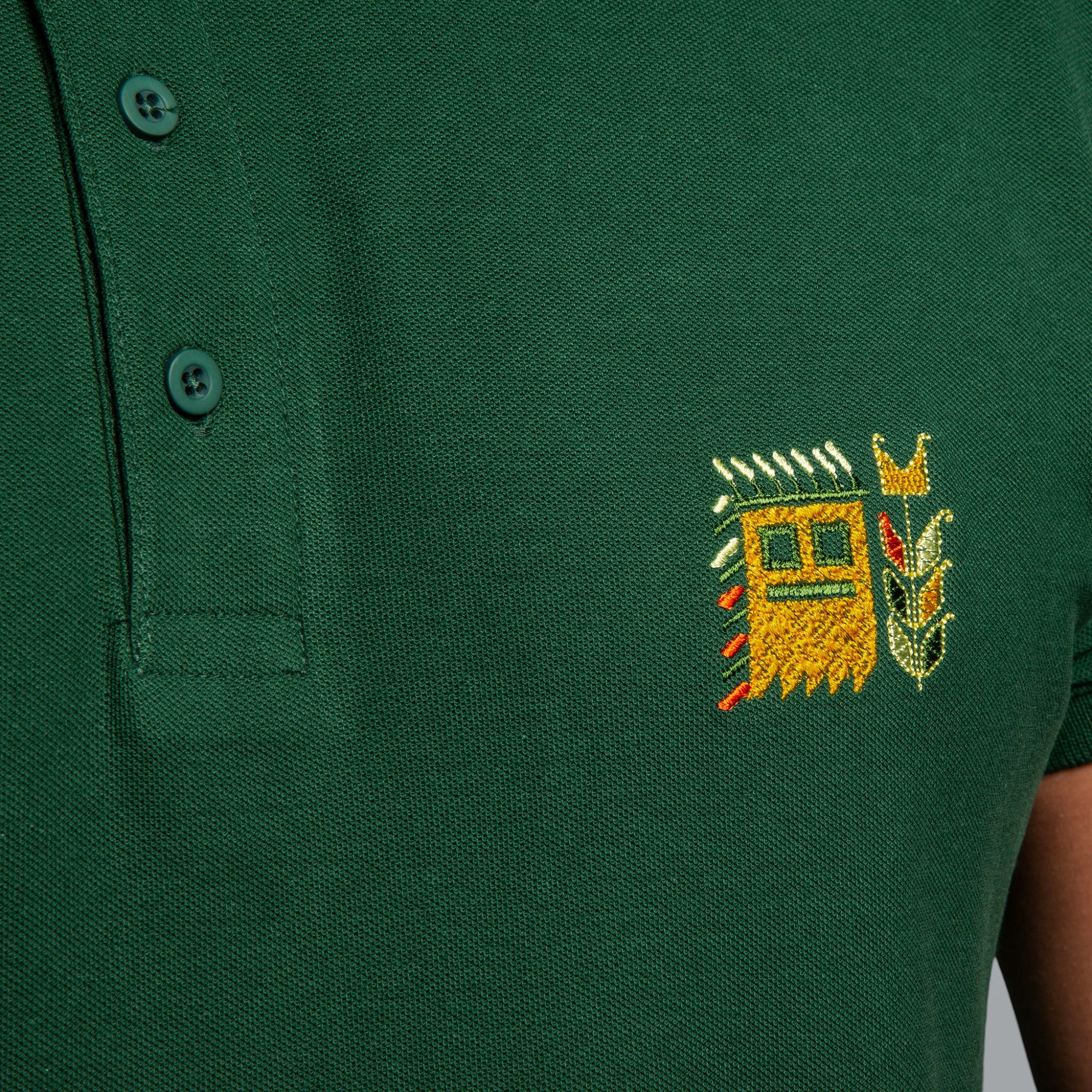 Тениска с яка с детайл "Кукер"