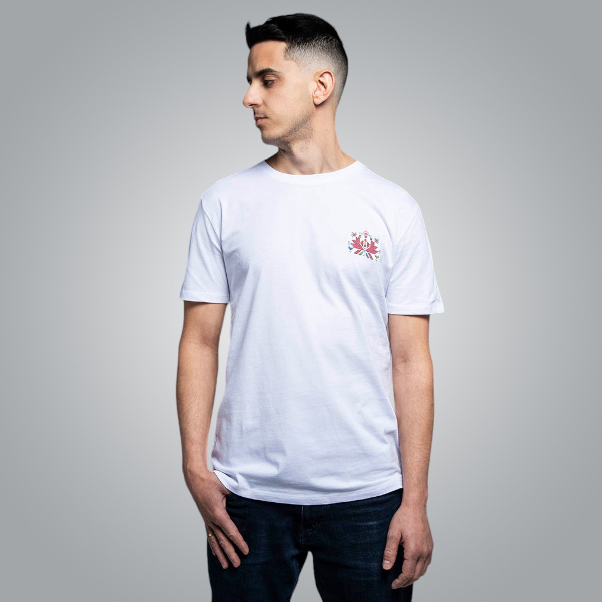 Тениска с детайл от шевица "Аз съм"