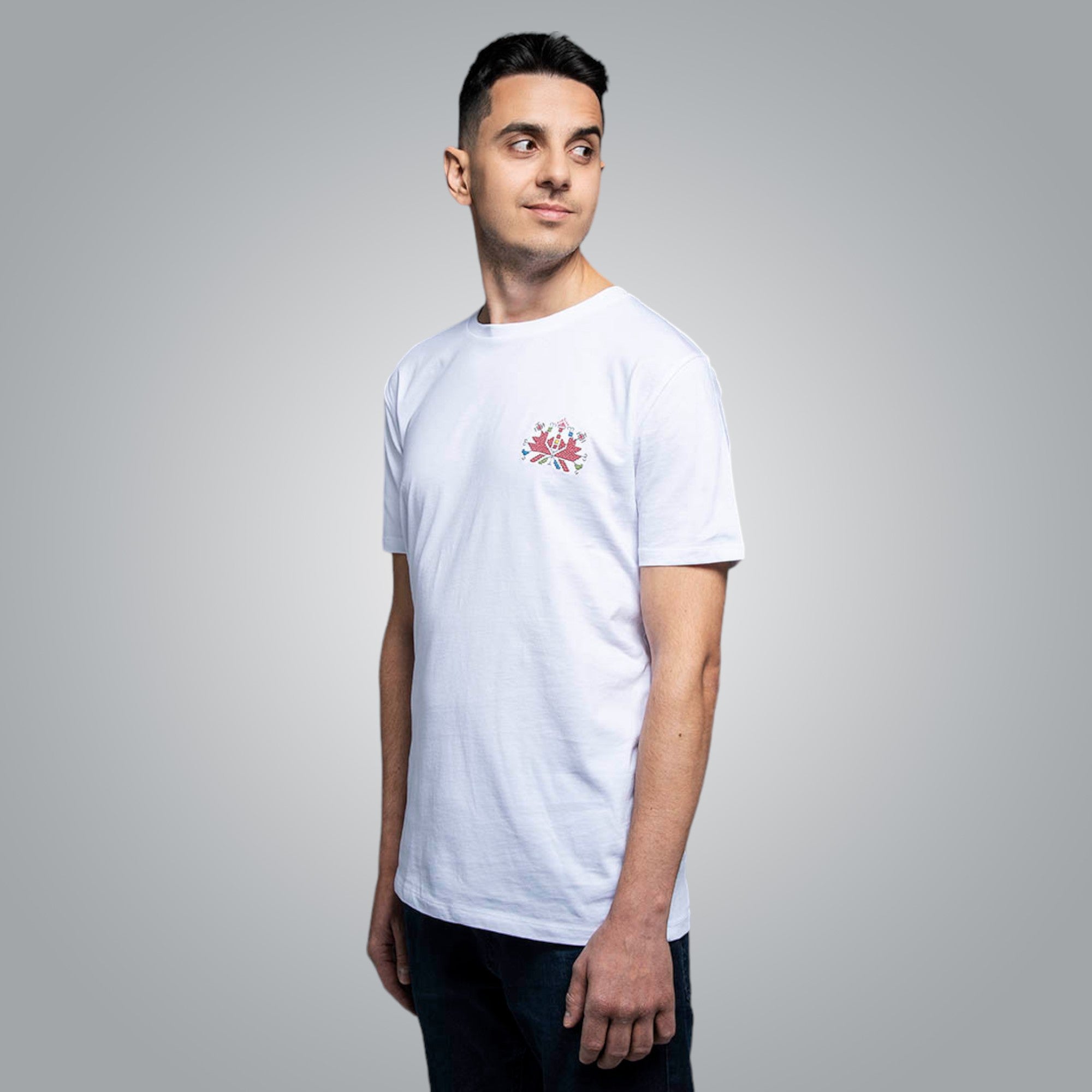 Тениска с детайл от шевица "Аз съм"