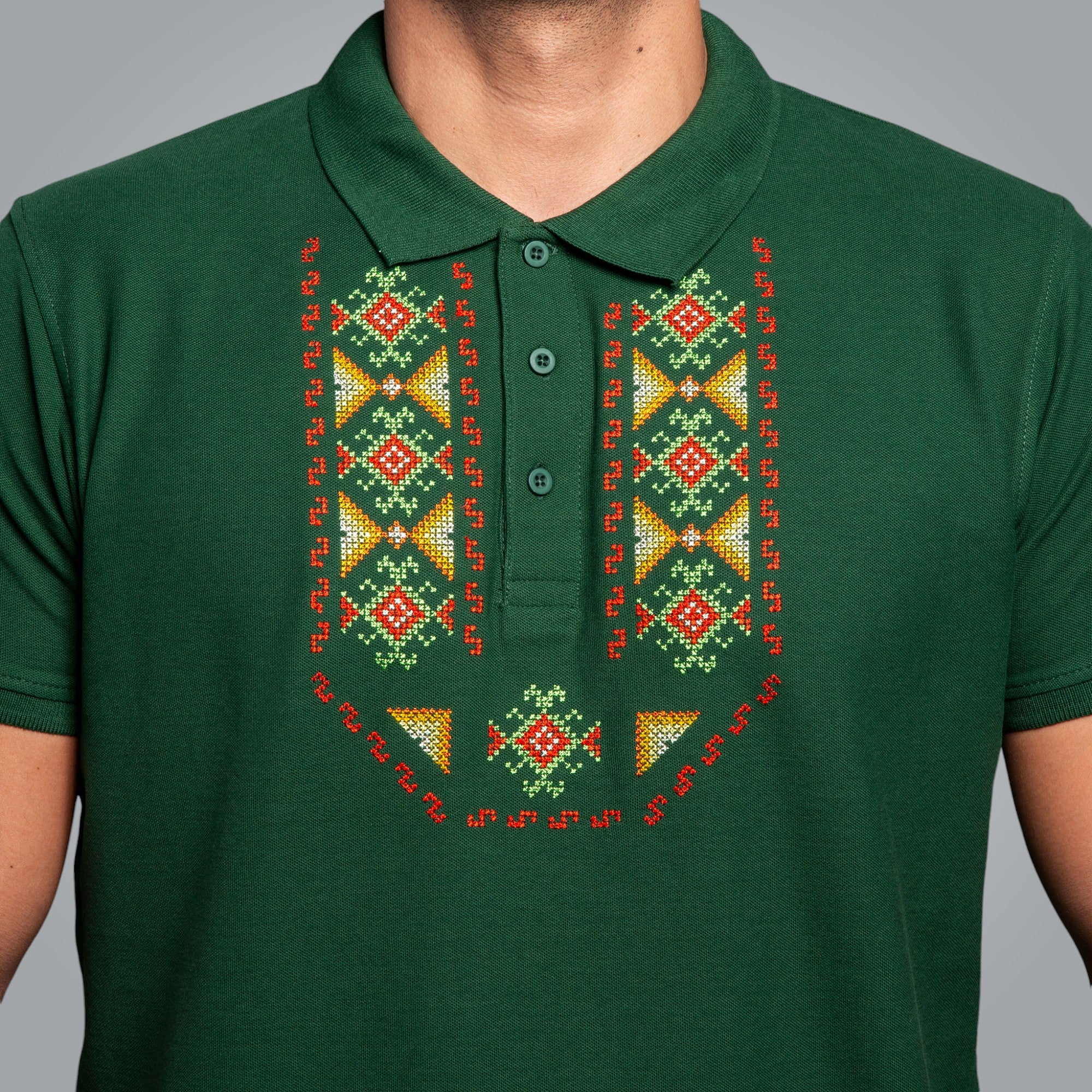 Тениска с яка "Гиздав"