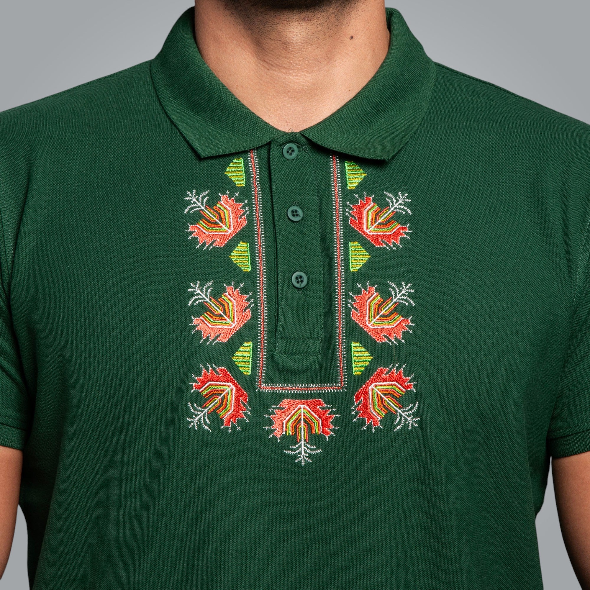 Тениска с яка "Китка"