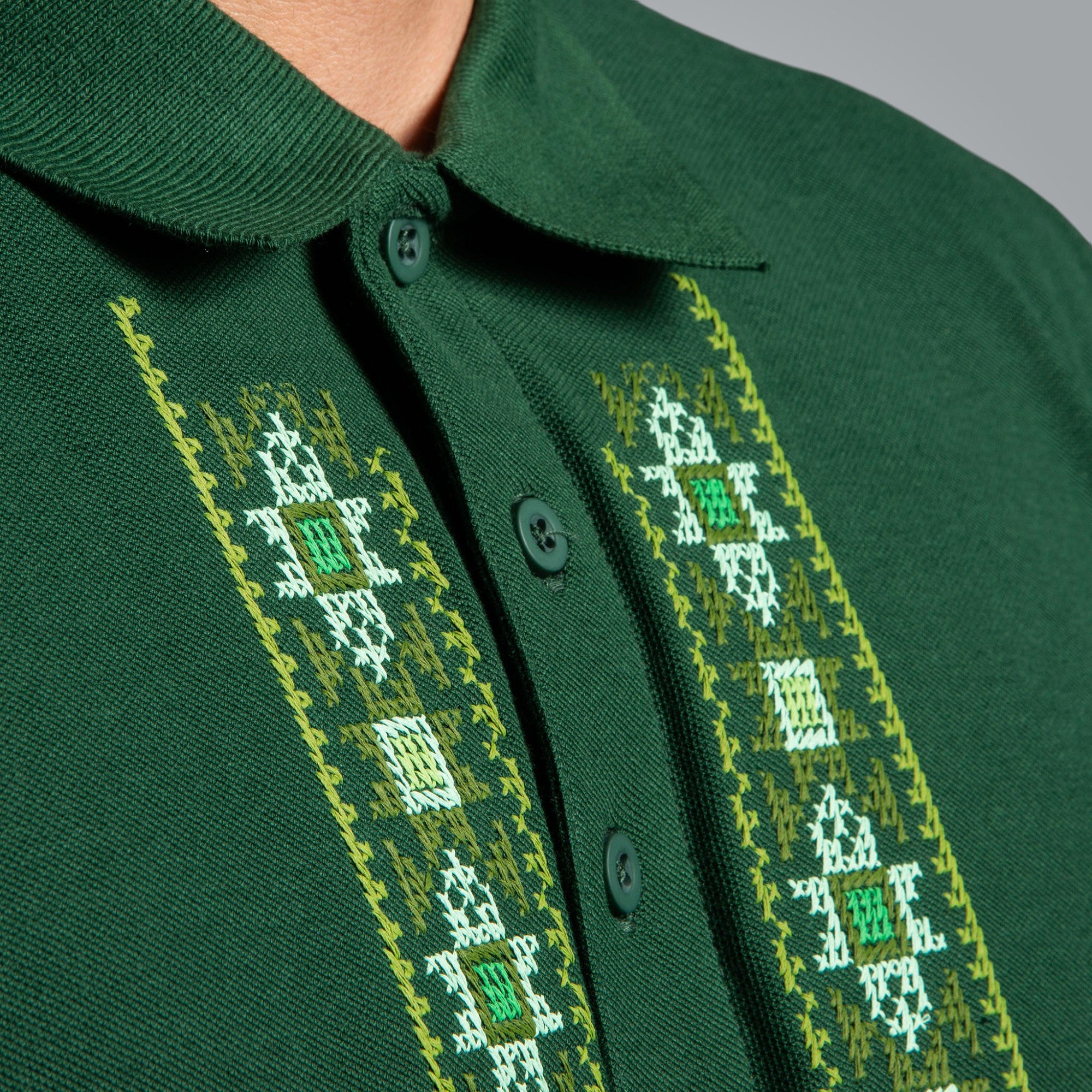 Тениска с яка "Пазител"