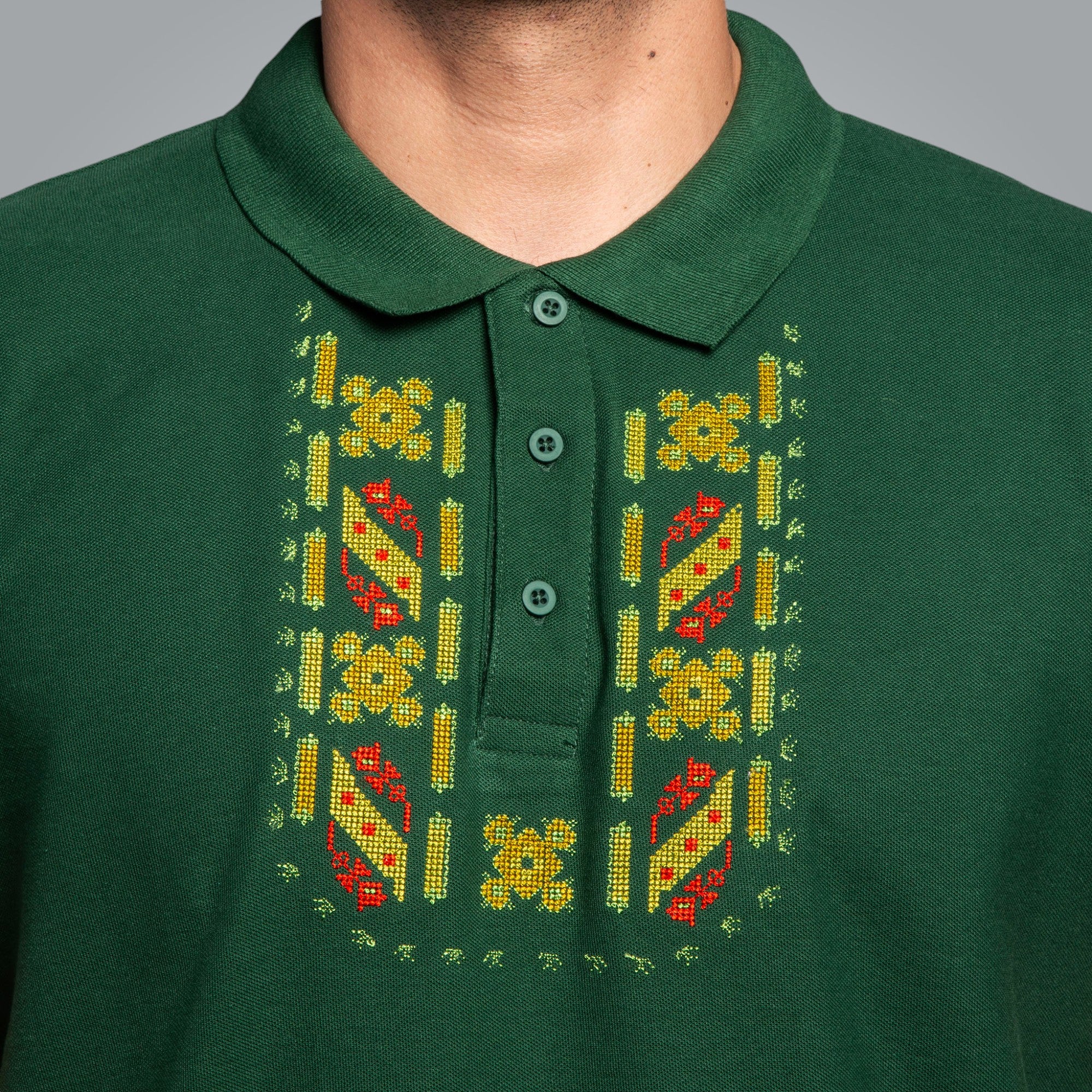 Тениска с яка "Защита"