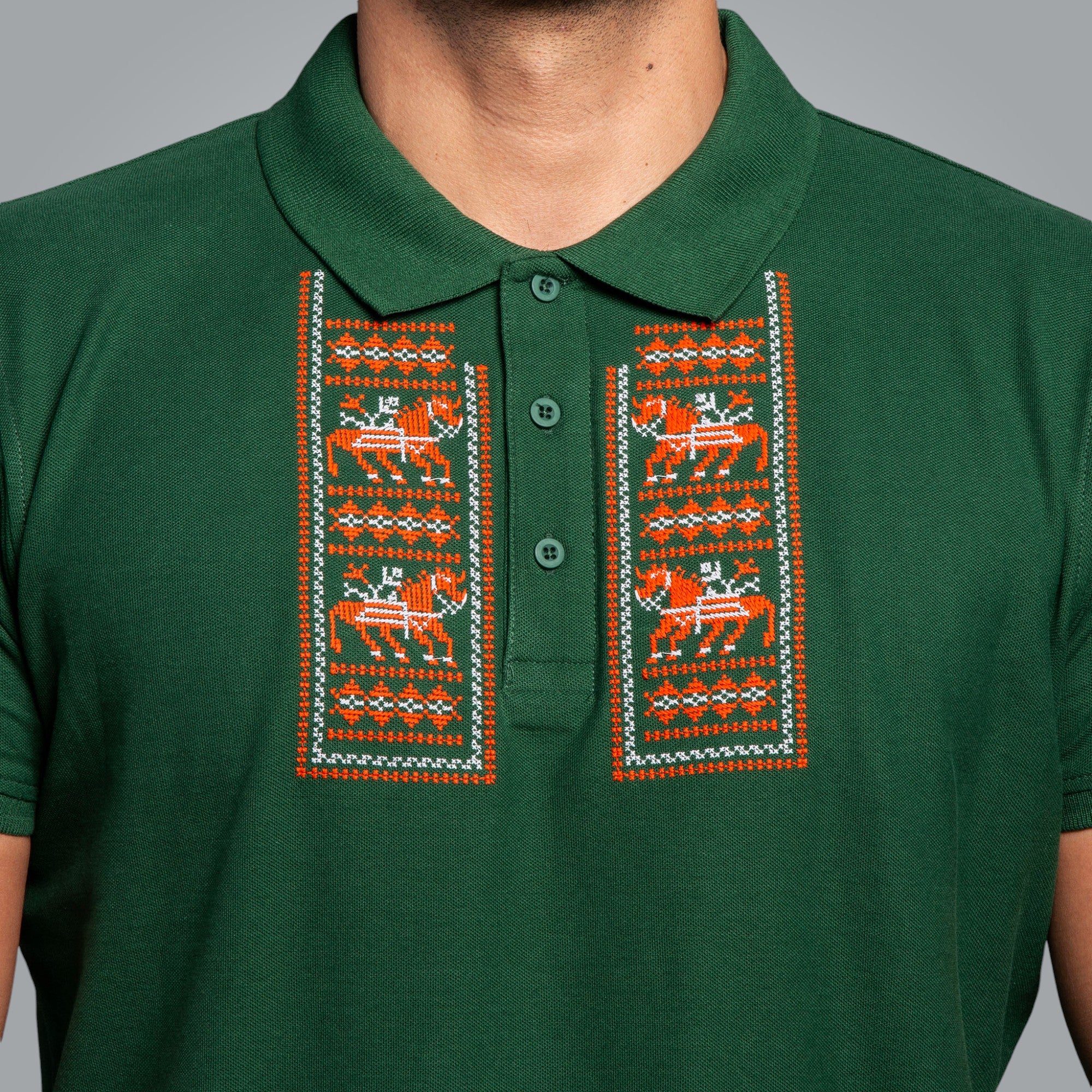 Тениска с яка "Кончета"