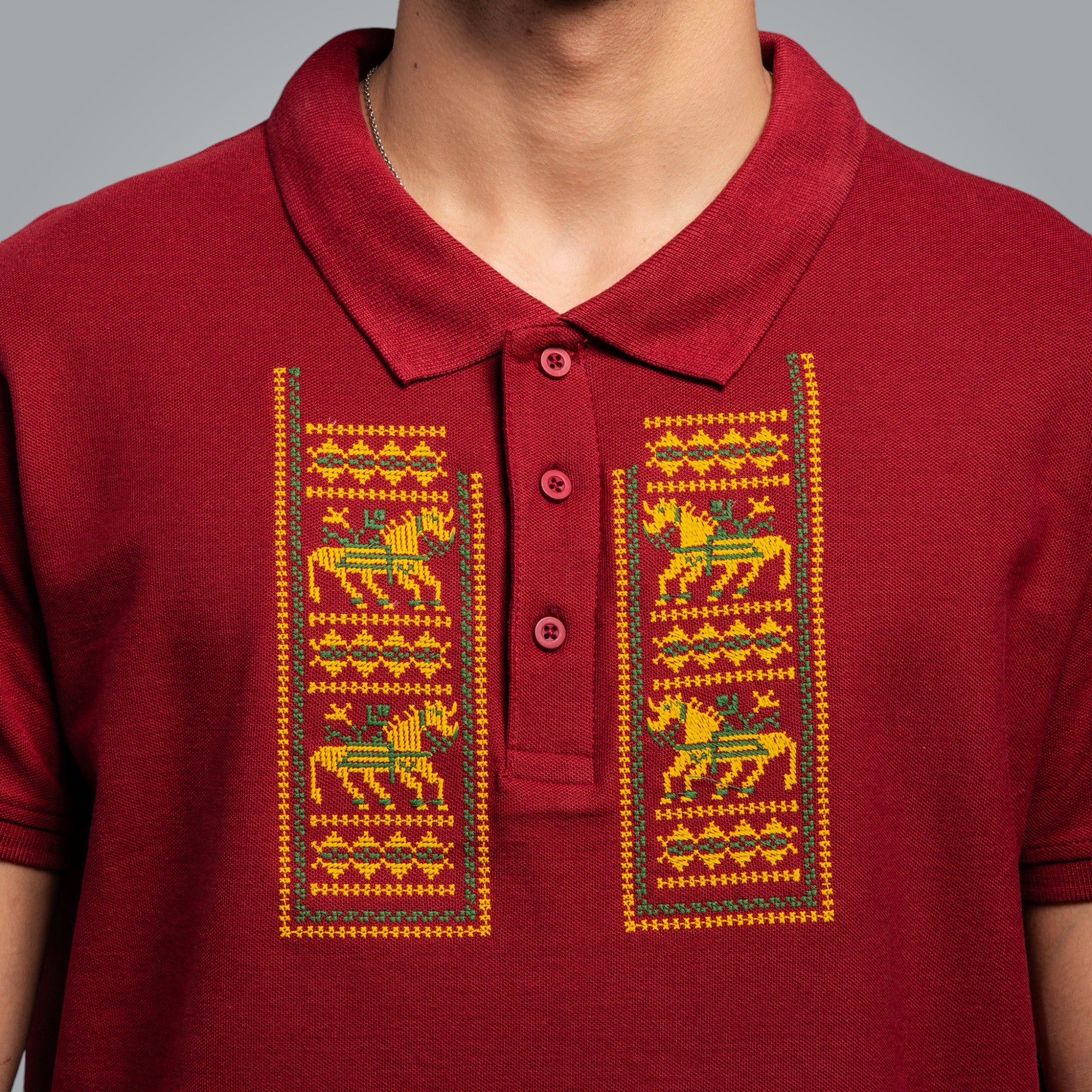 Тениска с яка "Кончета"