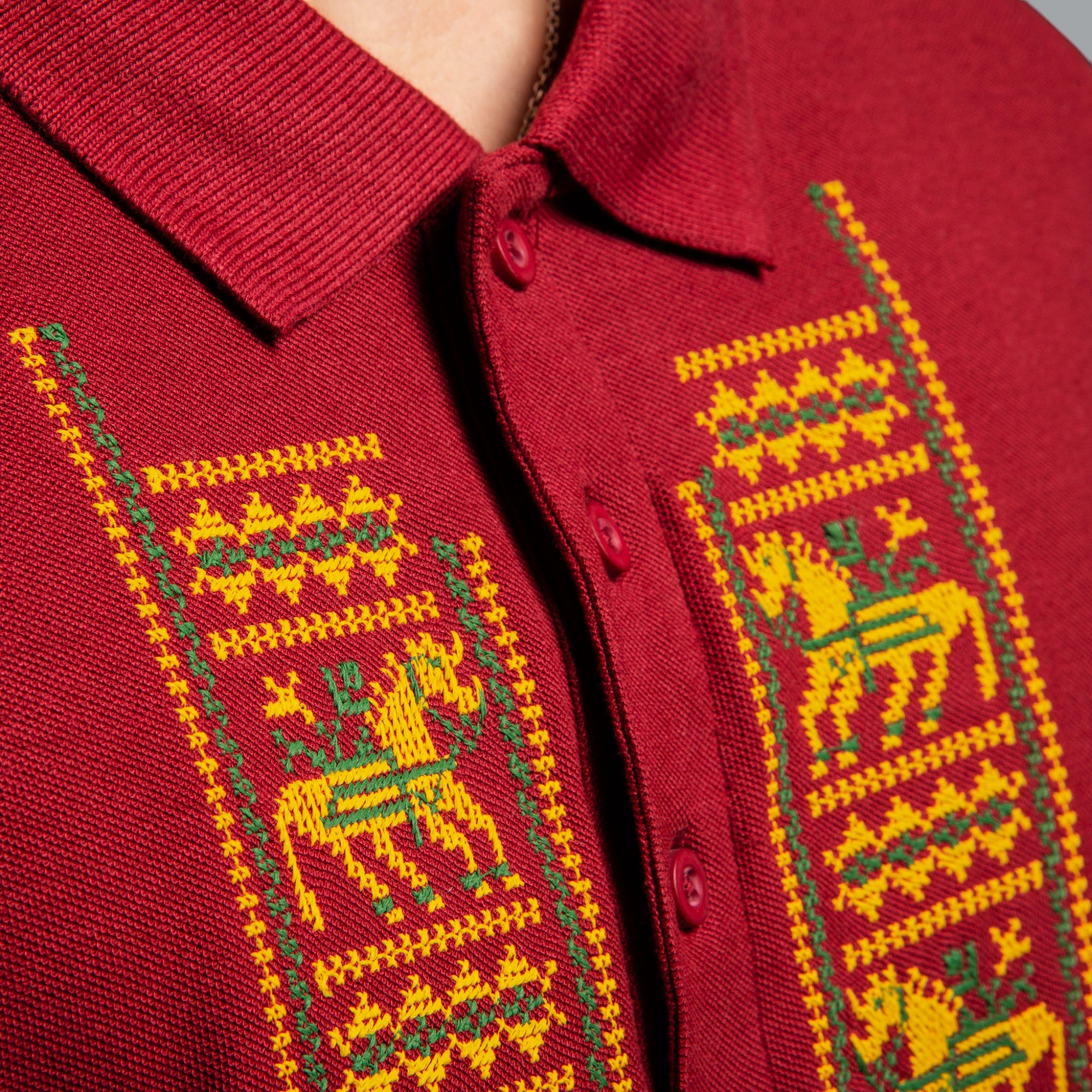 Тениска с яка "Кончета"