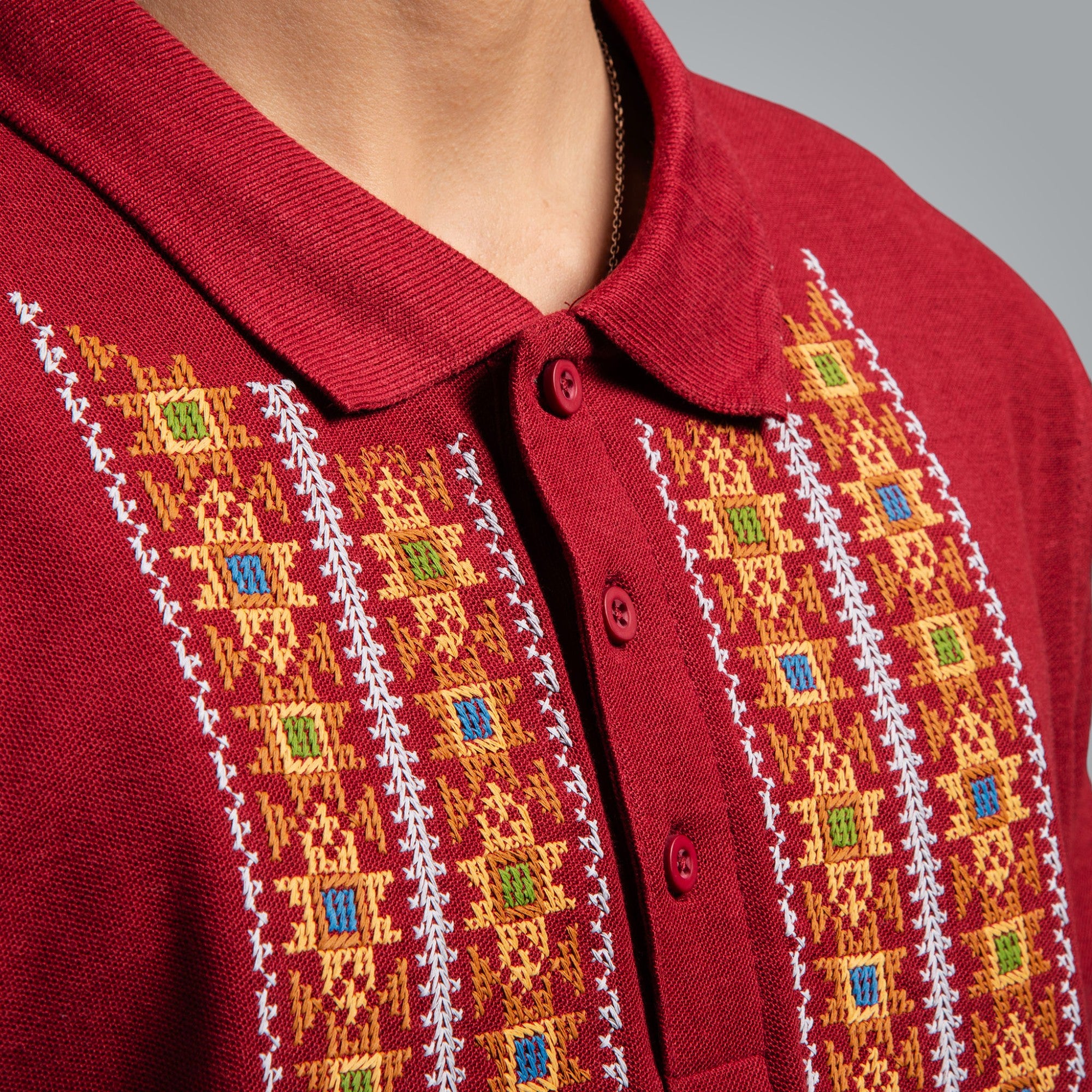 Тениска с яка "Закрилник"