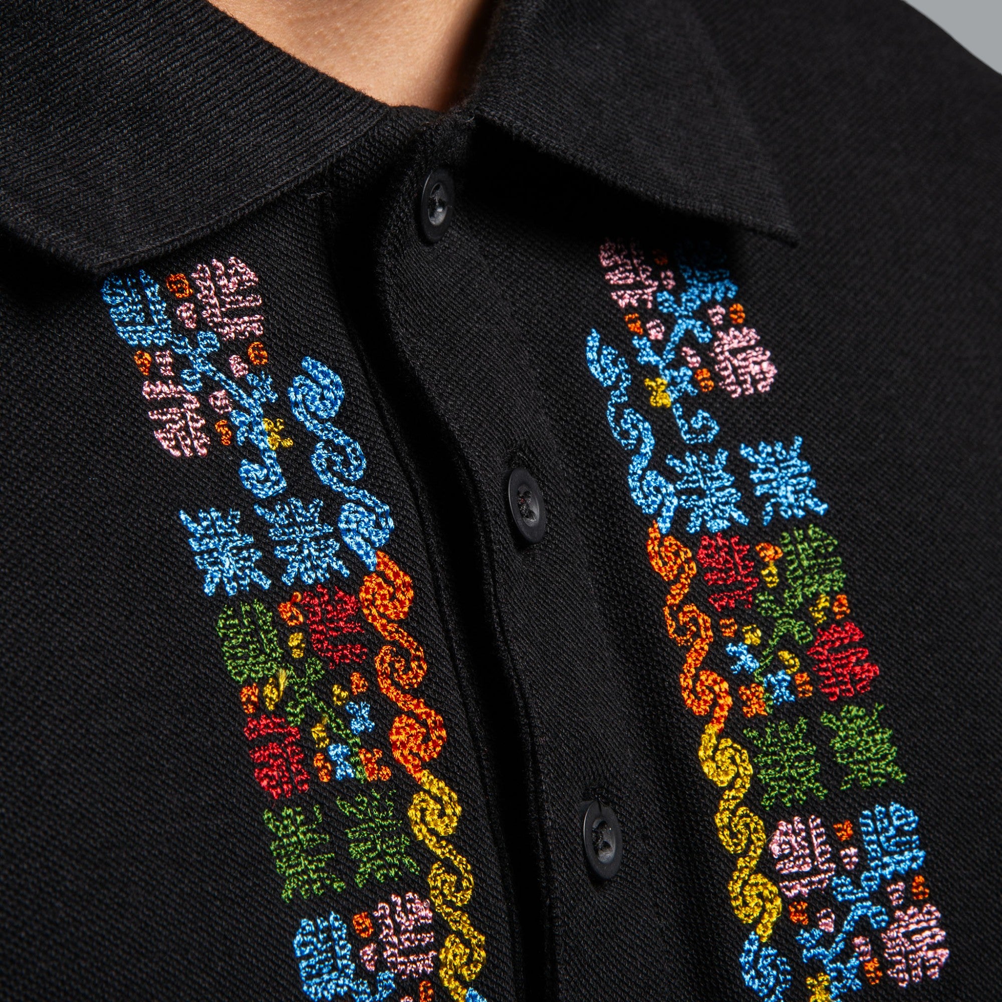 Мъжка тениска с яка с шевица от бургаско